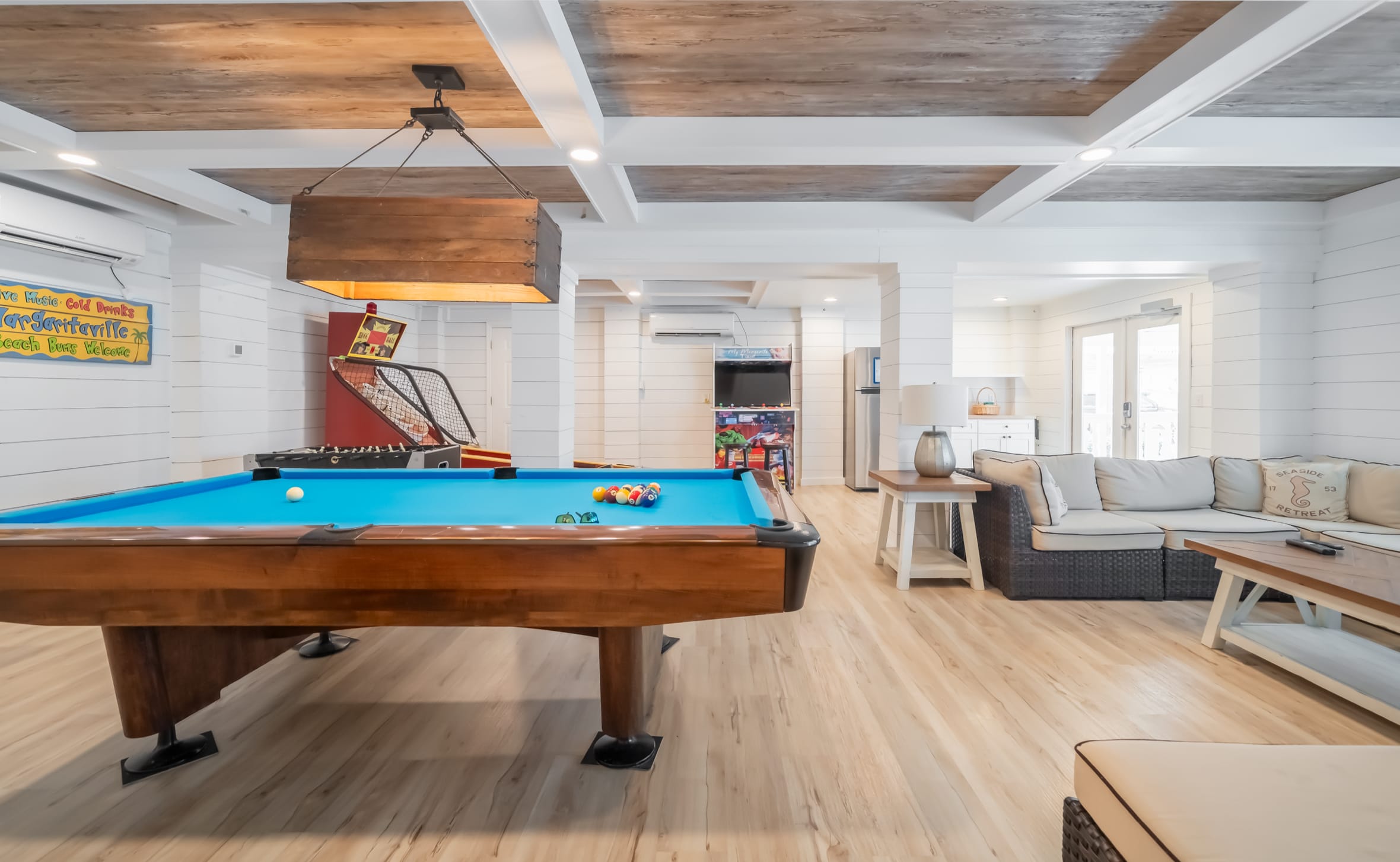 1100 sf game room
