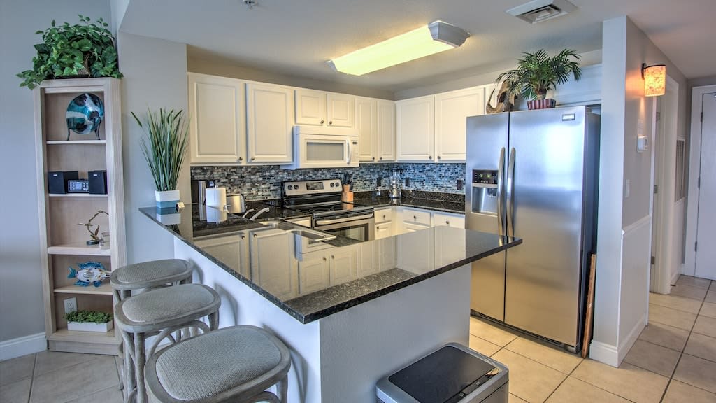 Kitchen & breakfast bar