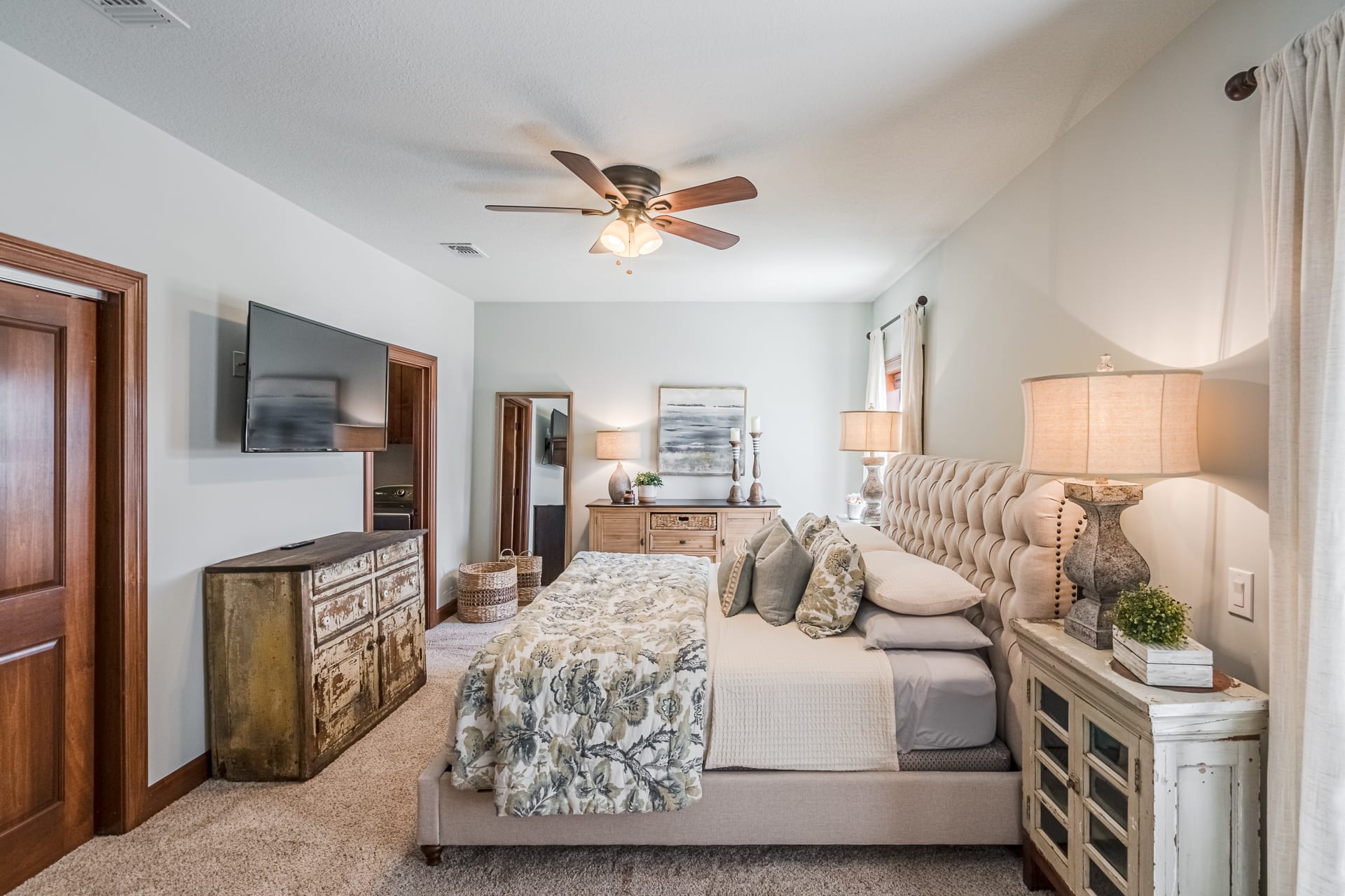 Master Bedroom (King)