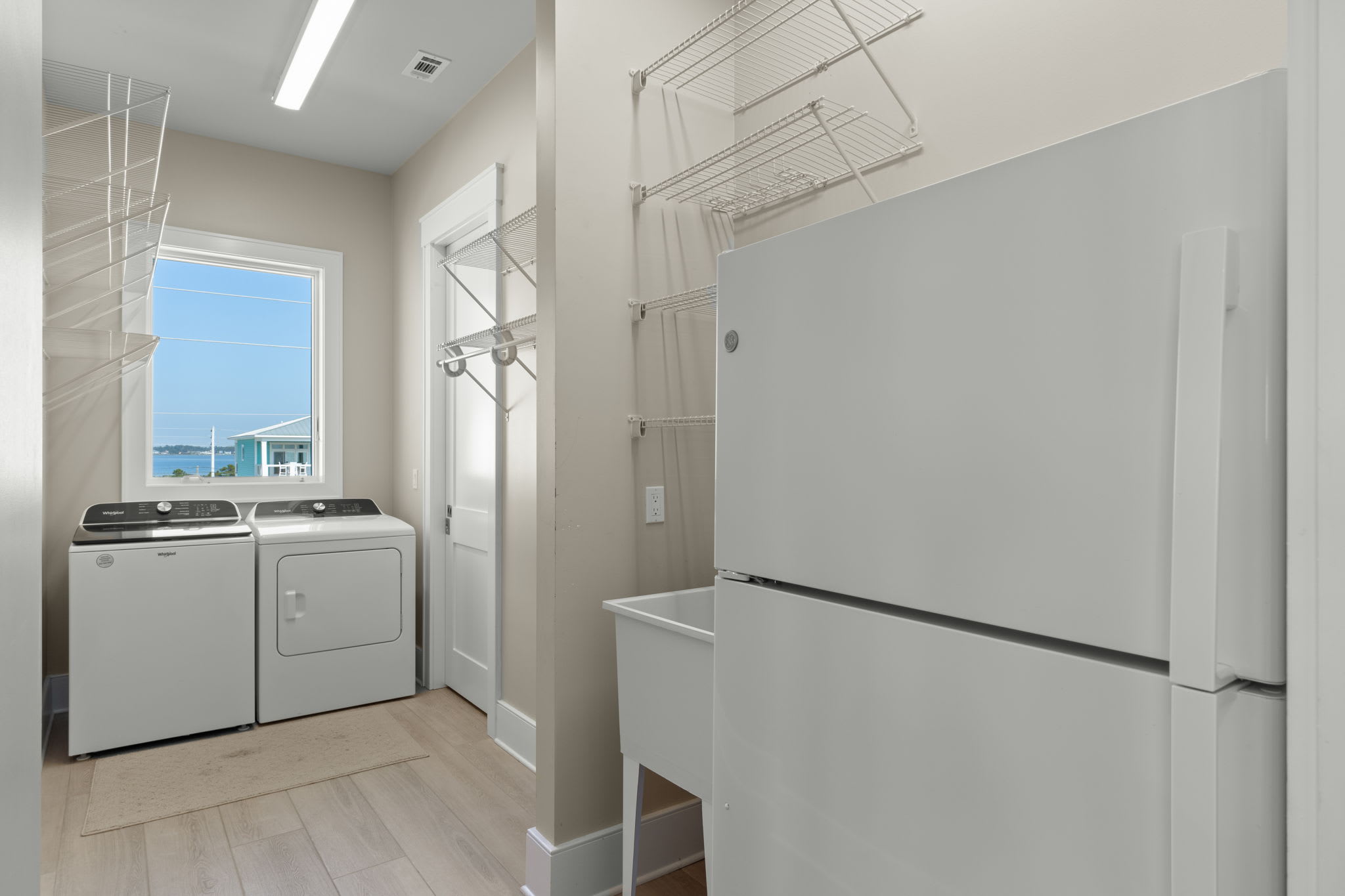 3rd Floor Wash Room Off Living