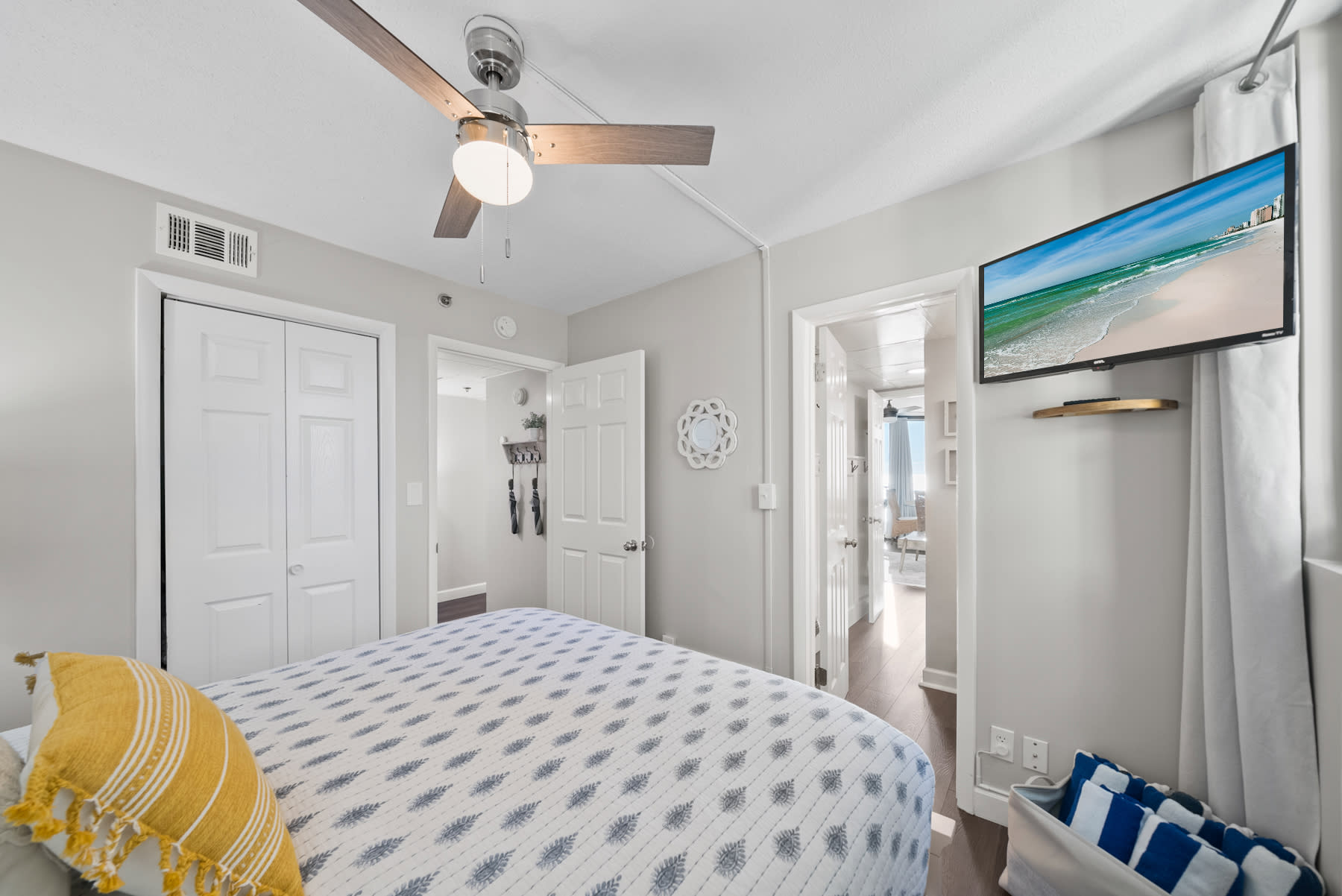 Jack-n-Jill Entry to Bathroom