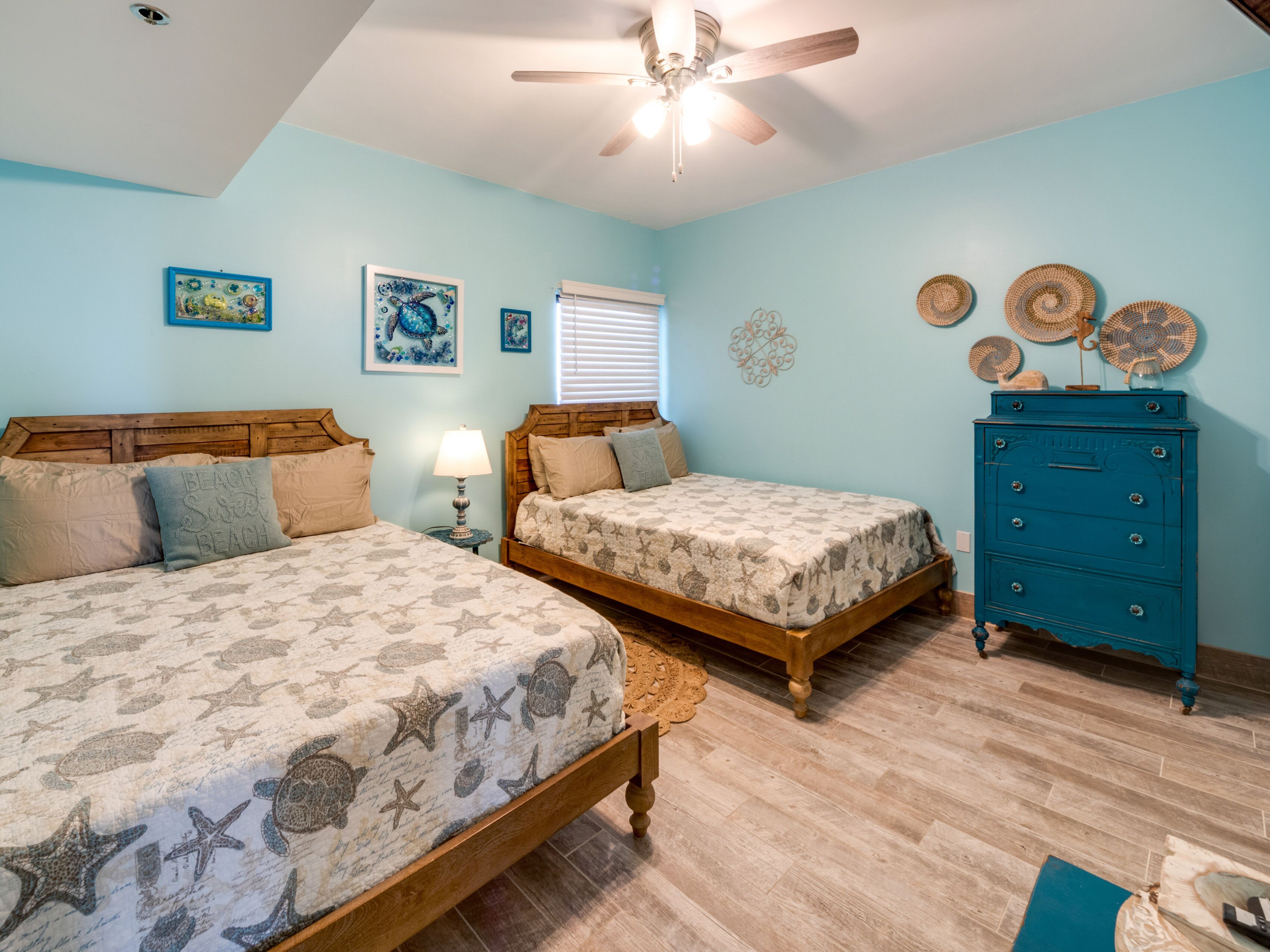 second bedroom- 2 queen beds