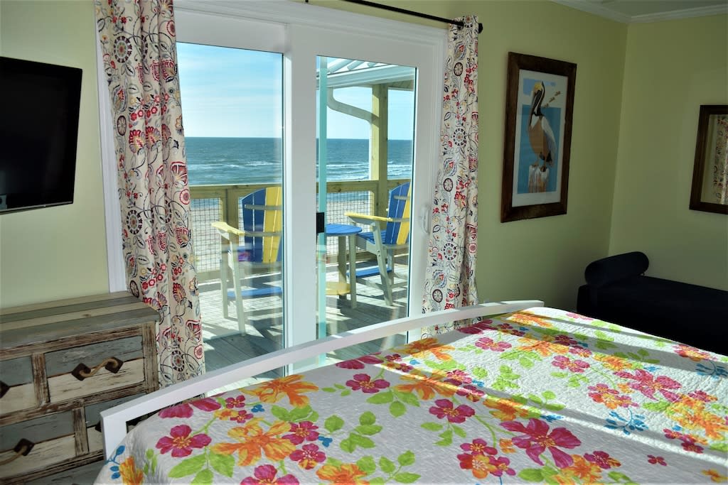 2nd bedroom with King bed  