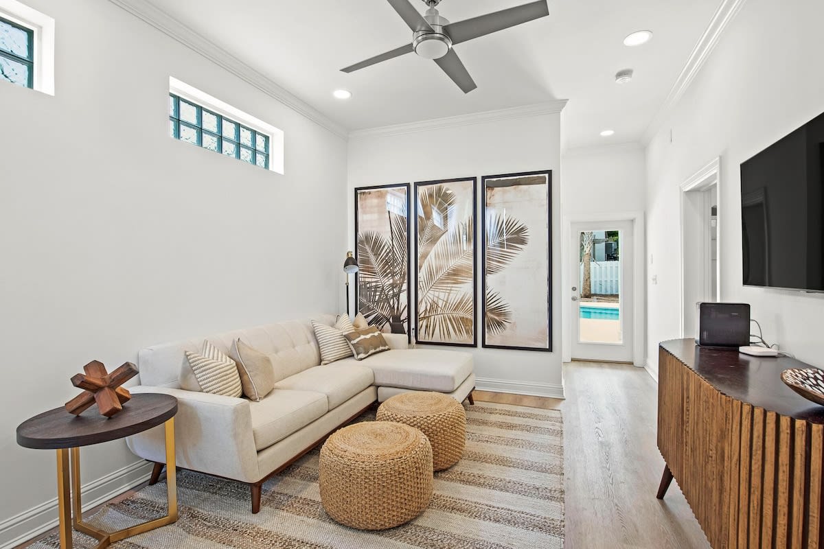 First Floor: Addiitional Living Room 