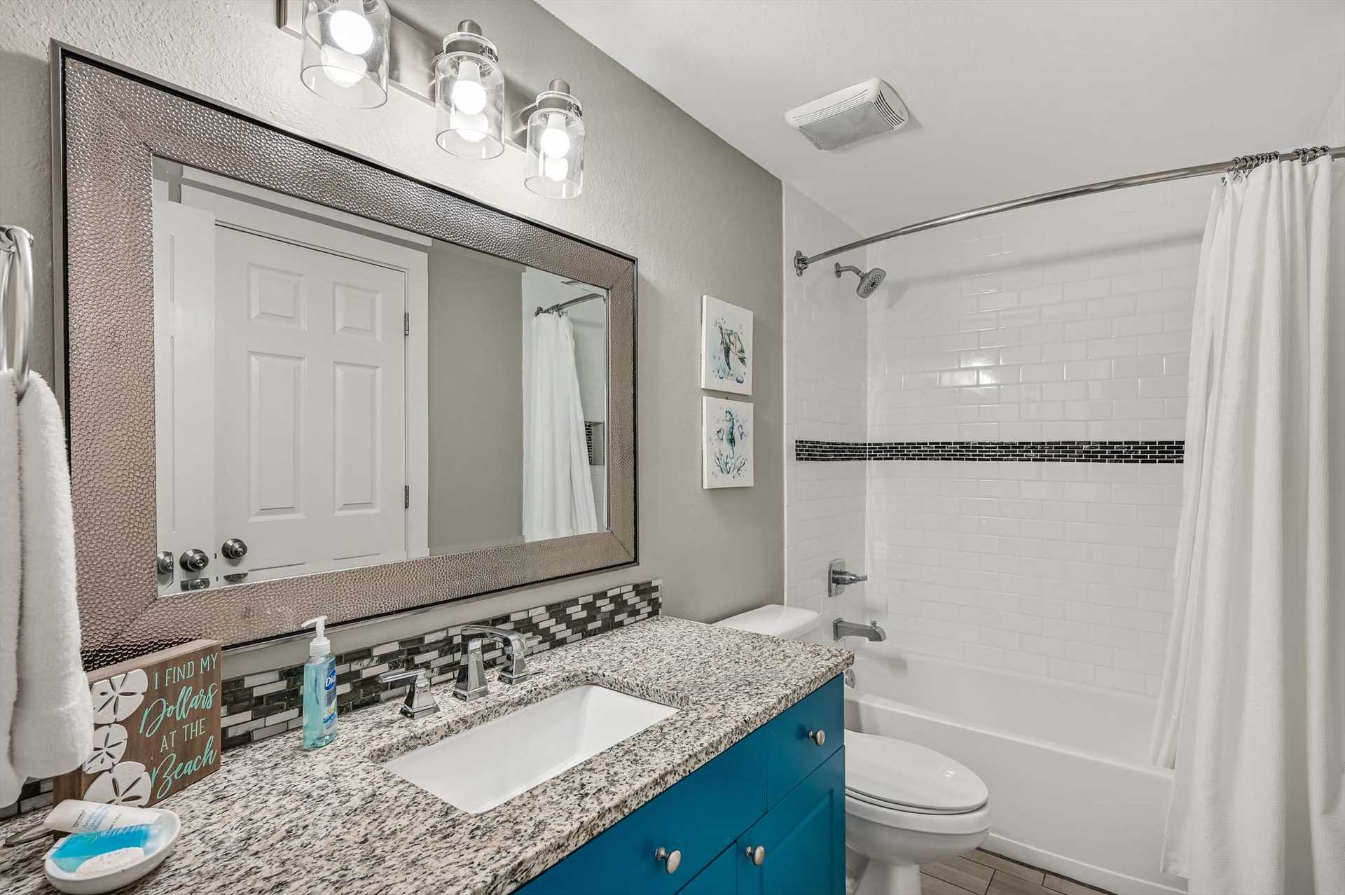 Full Guest Bath - This second bath has a
tub/shower combo, wide counter space, and all the
essentials-plus a hairdryer for easy mornings