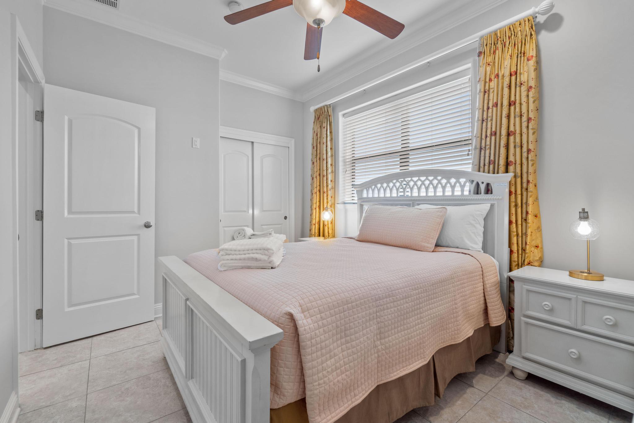 Main Floor Guest Bedroom (Queen)