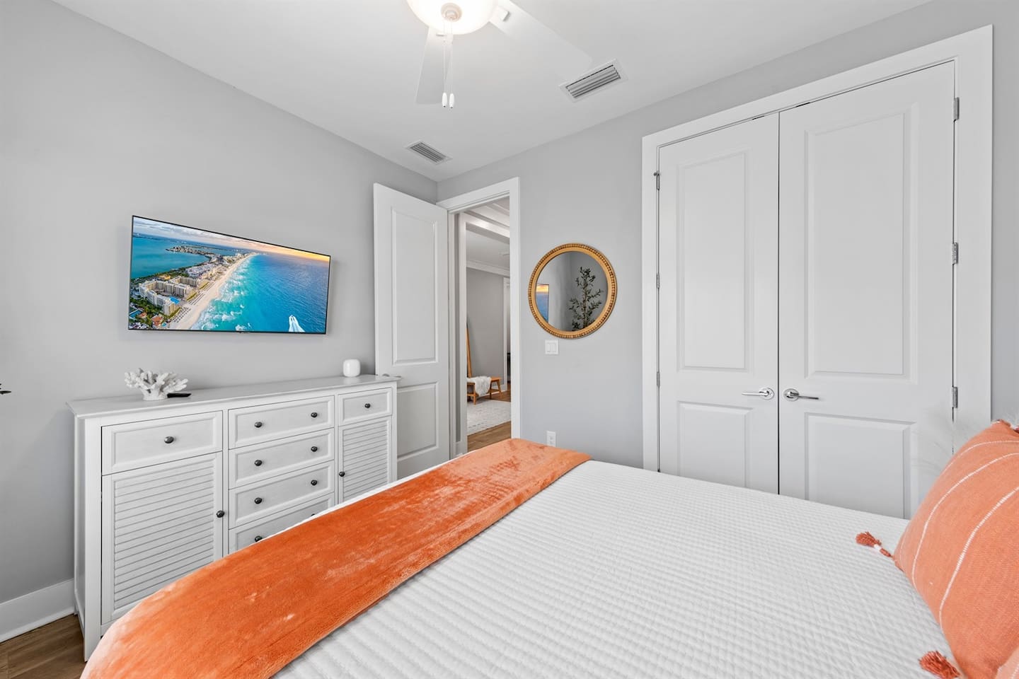 [Bedroom #2] ? "The bed and towels at this home are luxurious."