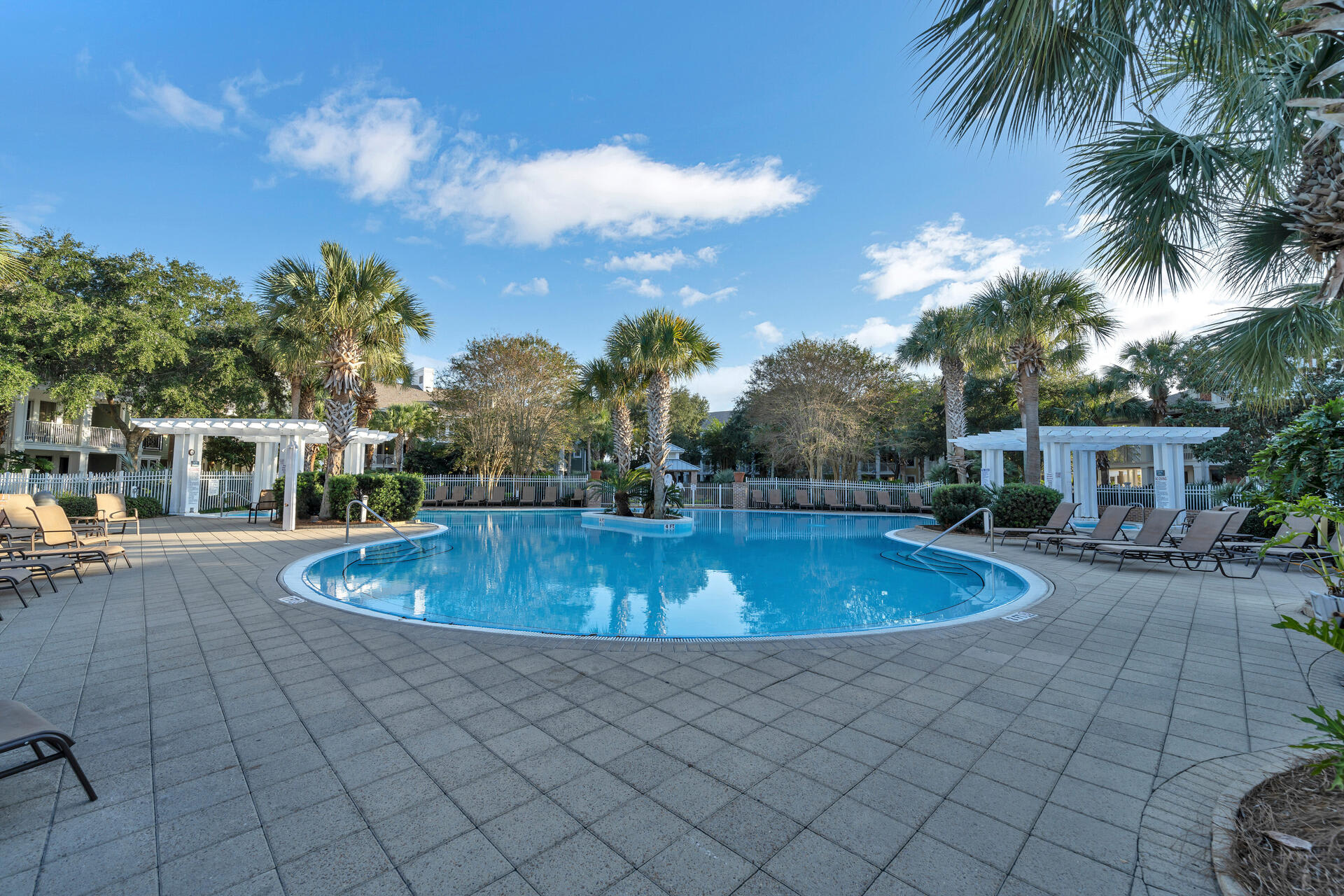 Resort-Style Pool, Kids pool available