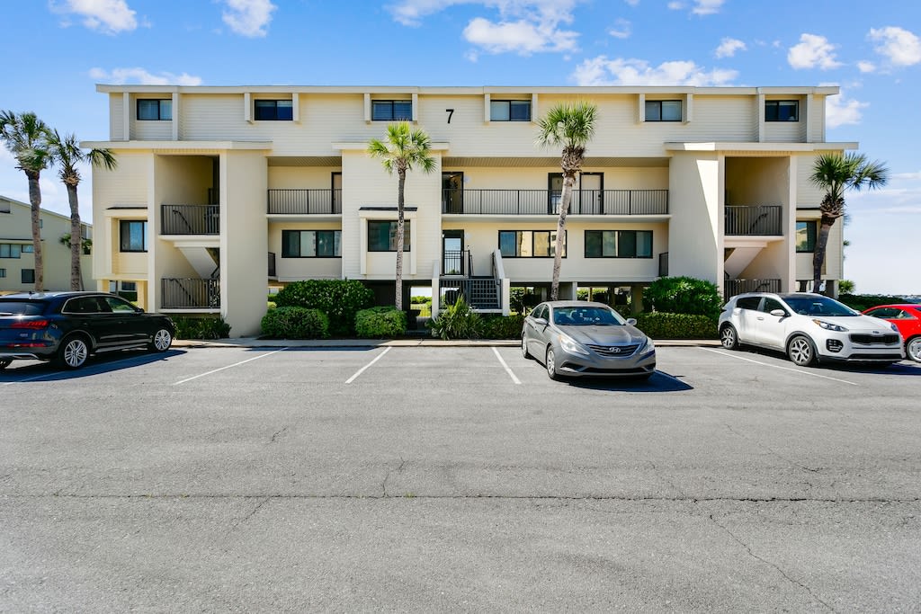 Experience the stunning views and luxurious amenities of Dune Our Thing Condo in Pensacola Beach - a perfect destination to create lifetime memories!