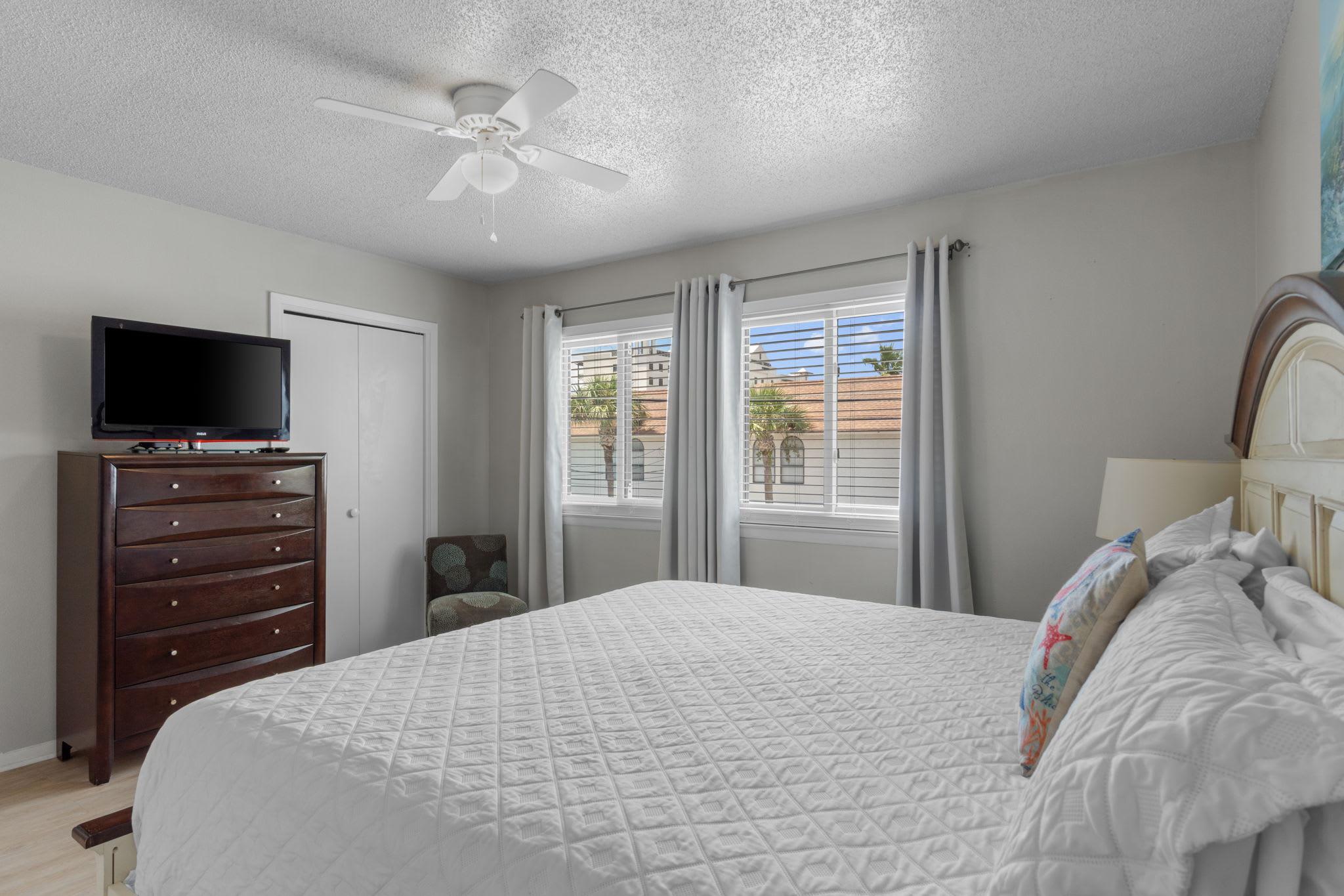 Master Bedroom (King)