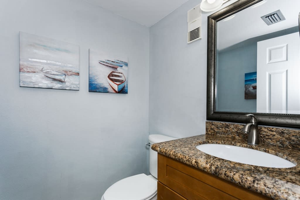 Pamper yourself in our chic guest bathroom, where style meets comfort. ? #GuestComfort #BathroomElegance #RelaxAndRefresh
