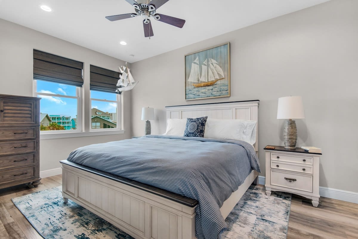 Waterfront Bedroom w/ King Bed, Smart TV & En Suite Bathroom w/ Walk-in Shower