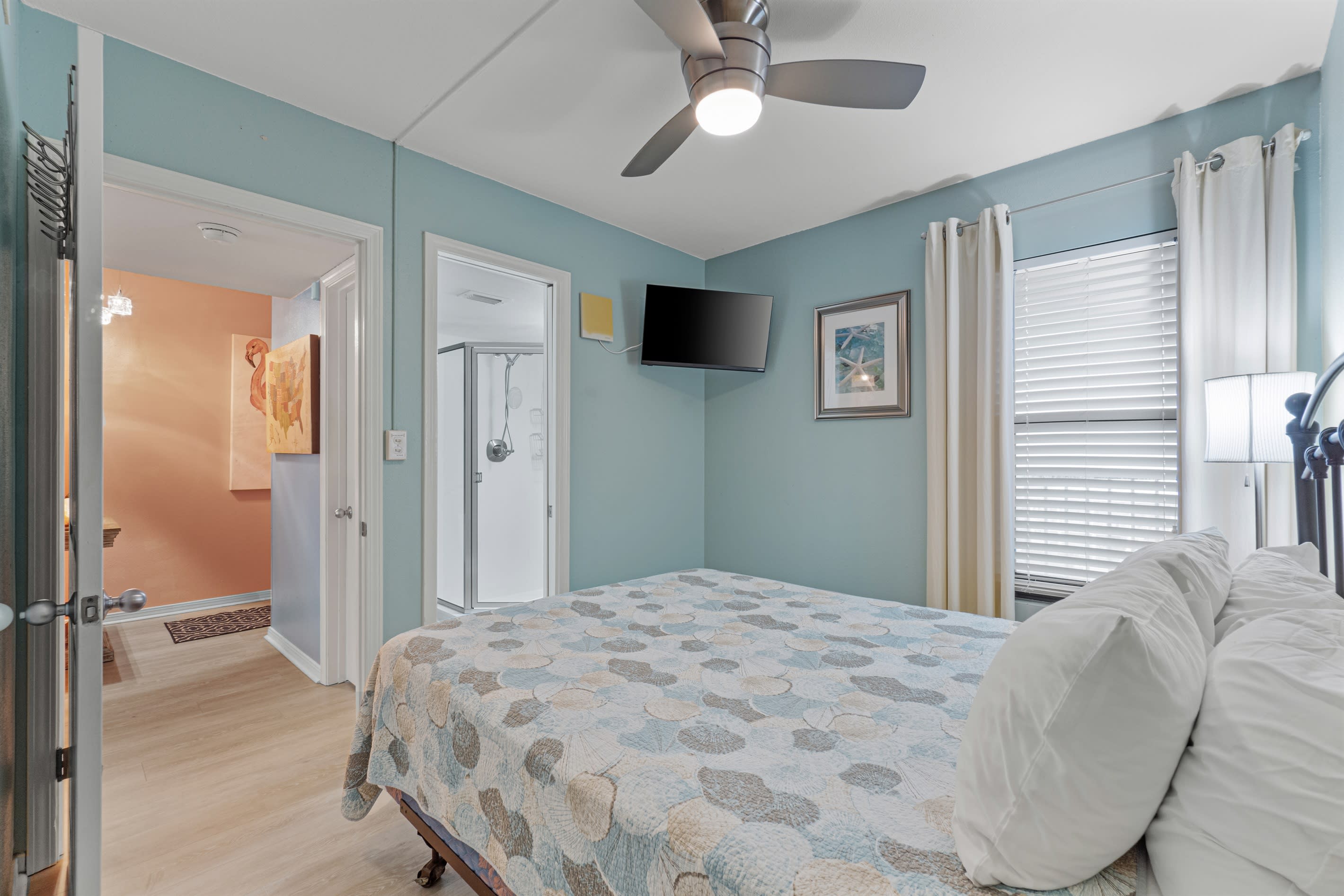 Guest Bedroom 1 (Queen)