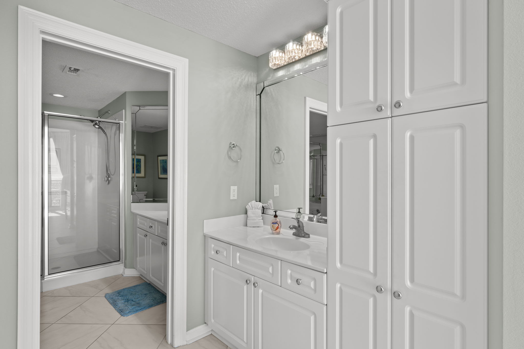 Primary En-Suite Bathroom