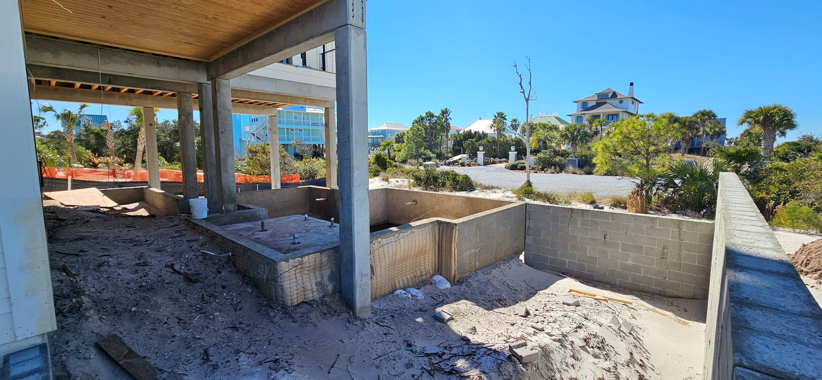 "Hub" of Haven Heights: Pool, bar & grill, dining, lounging, cornhole, ping pong, & firepit