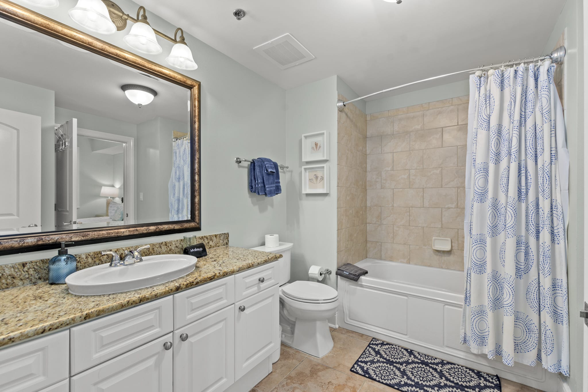 Second king room en suite bathroom w/ tub and shower, also accessible from hall