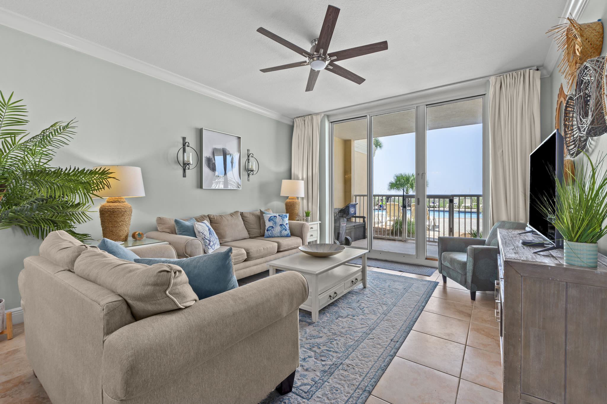 Lots of room for your whole crew, Candles sconces turn on at night for ambiance!