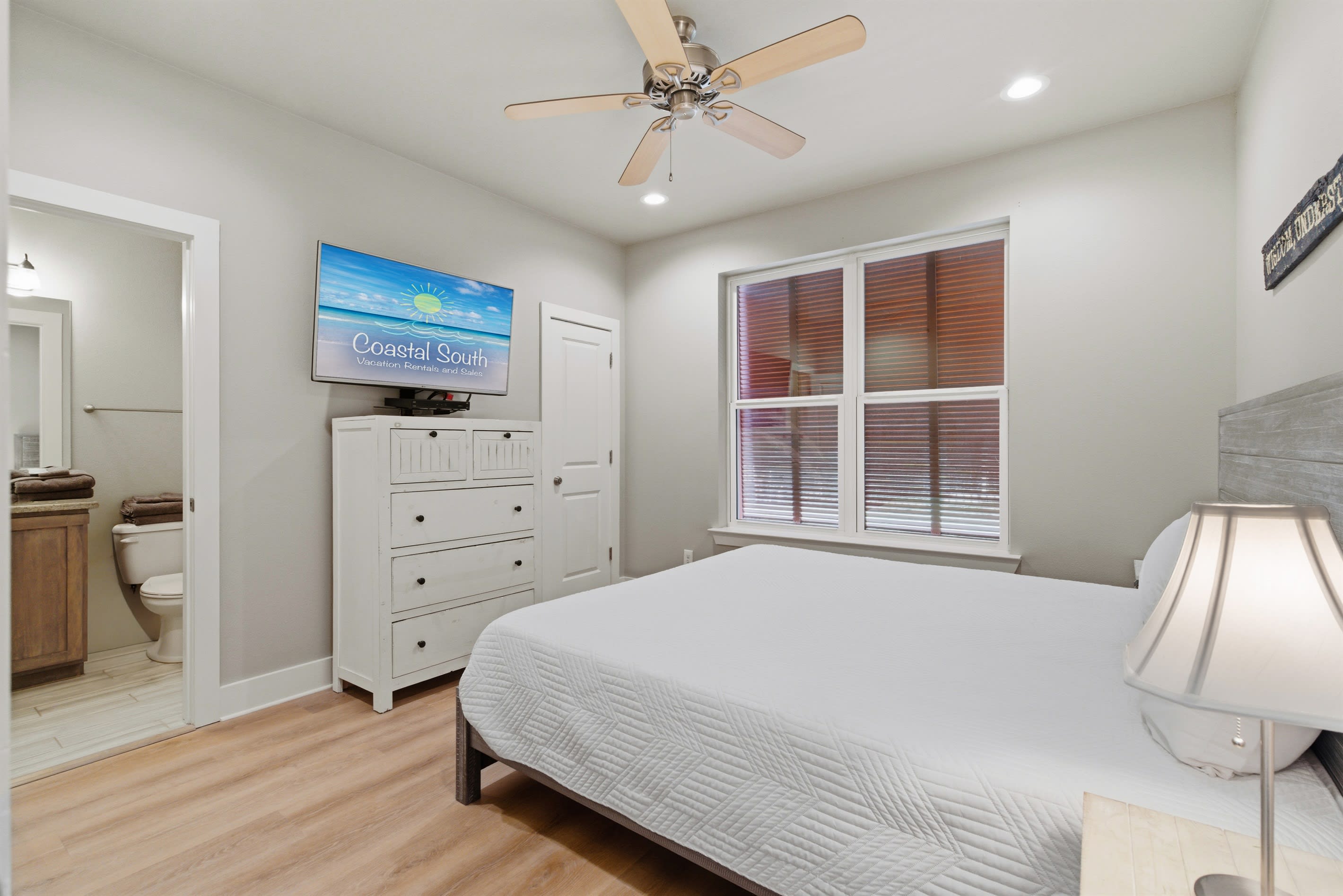 Downstairs Bedroom (King)