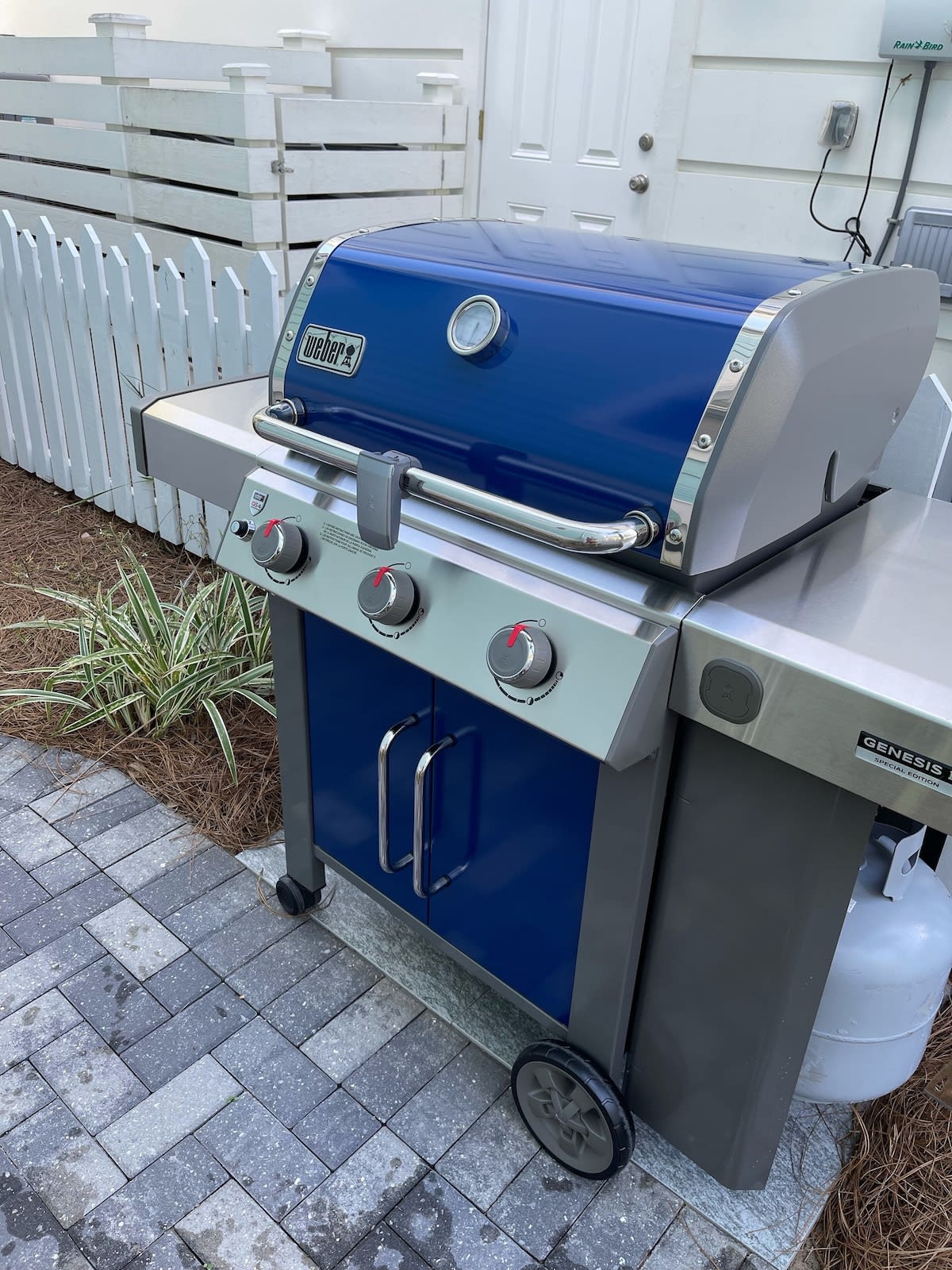 Beautiful, high end WEBER GAS BBQ GRILL in private courtyard.