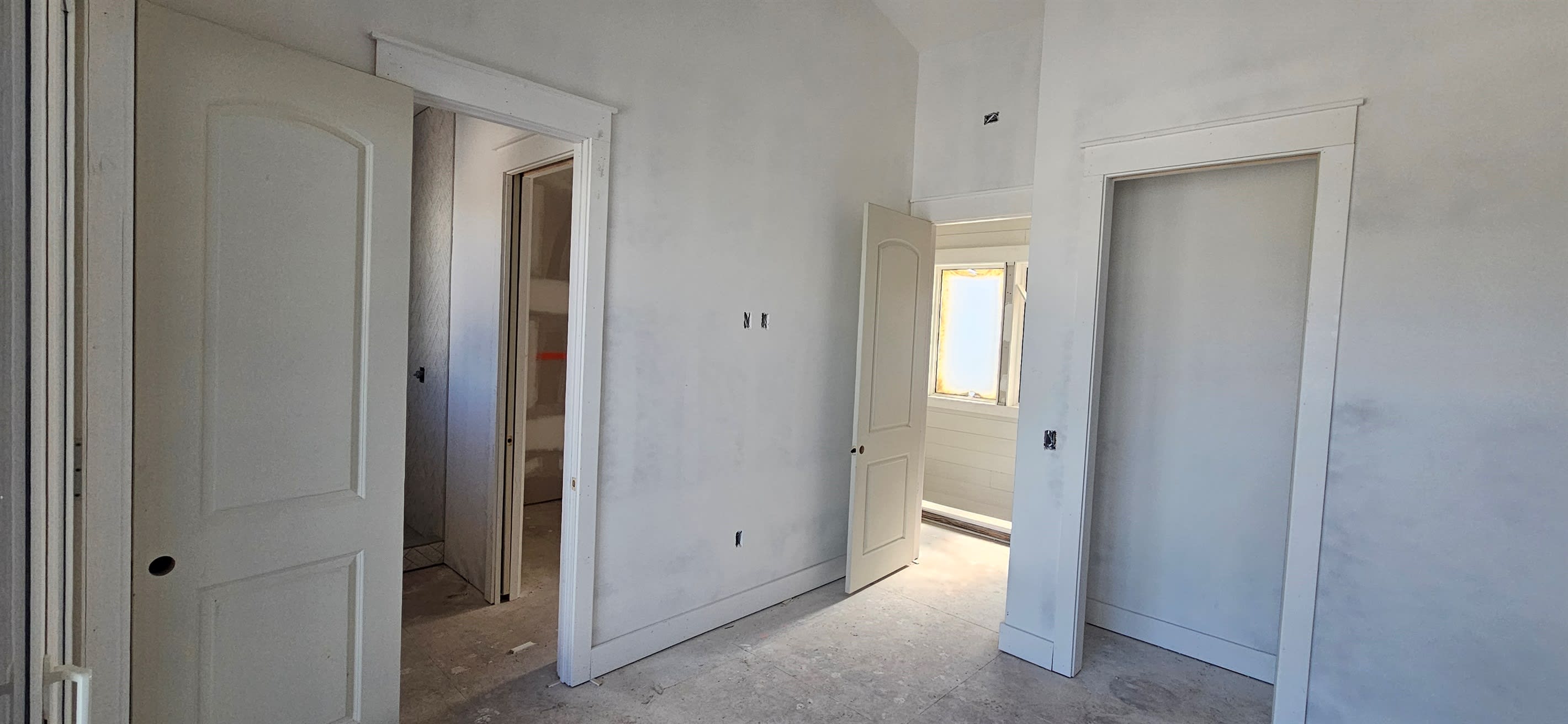 Queen Bedroom with Balcony