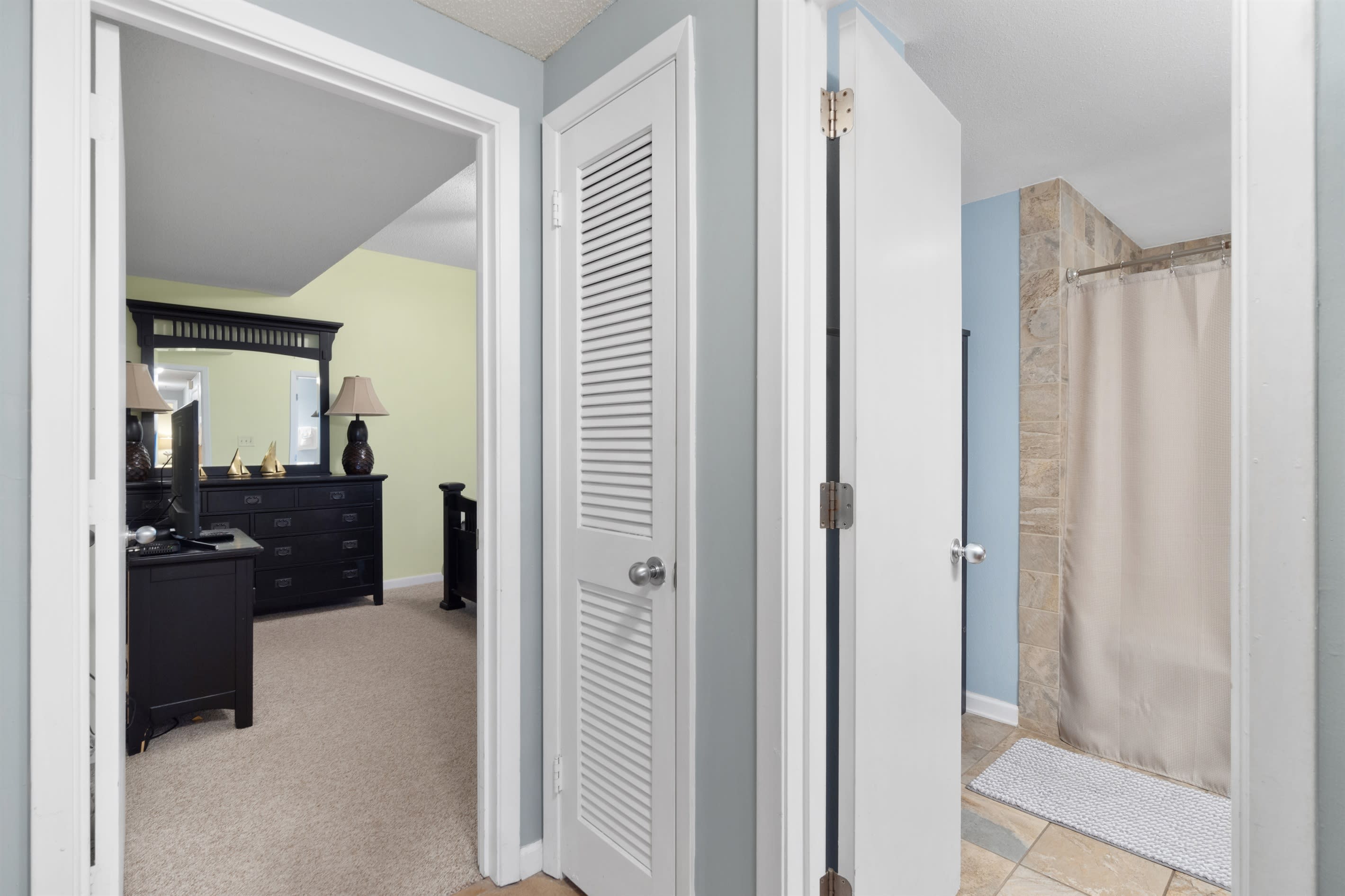 Guest Bedroom/Bathroom