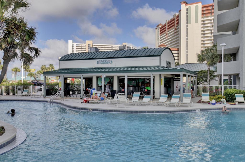Poolside Bar and Grill