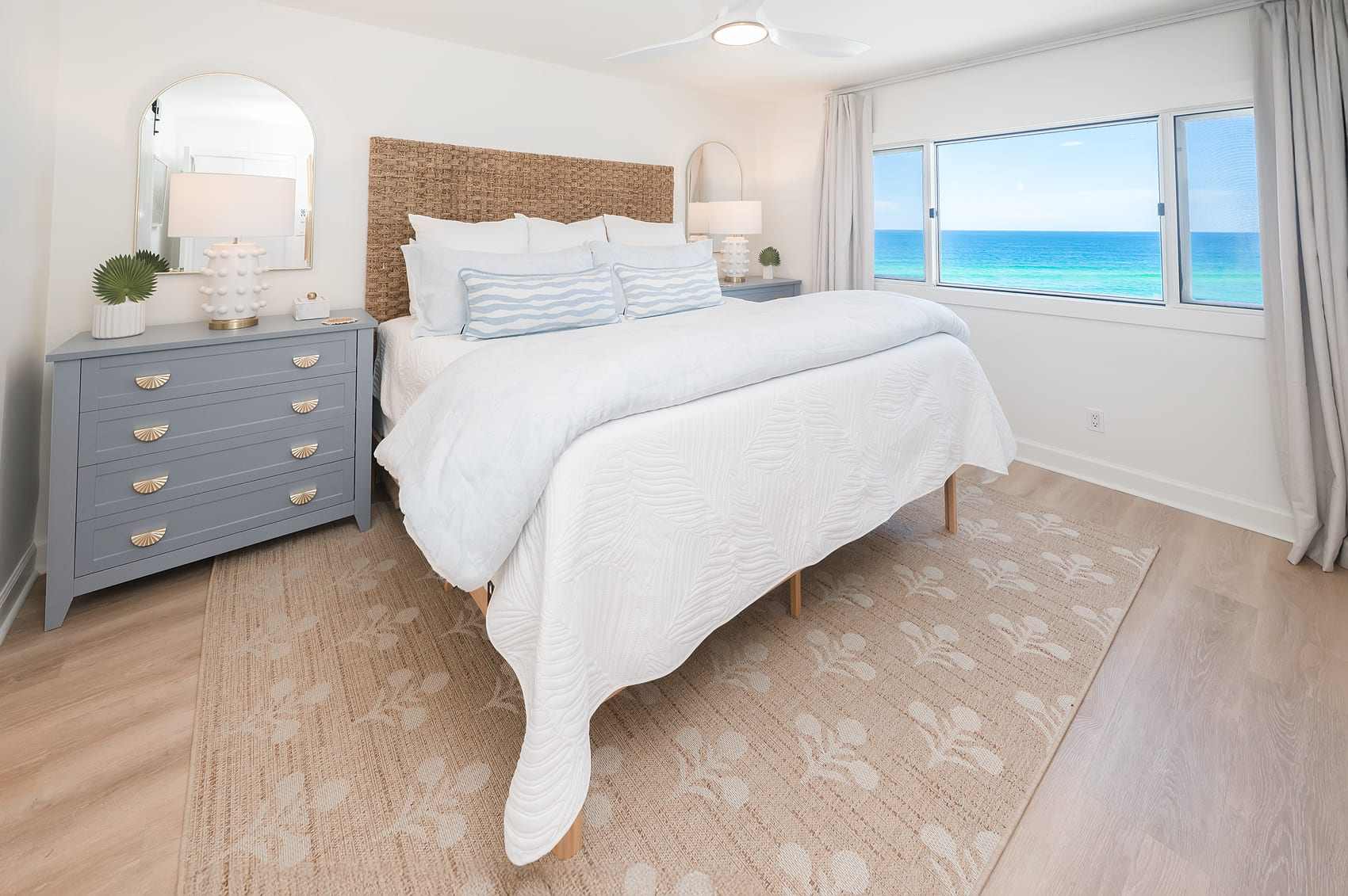 Master Bedroom - King Bed 