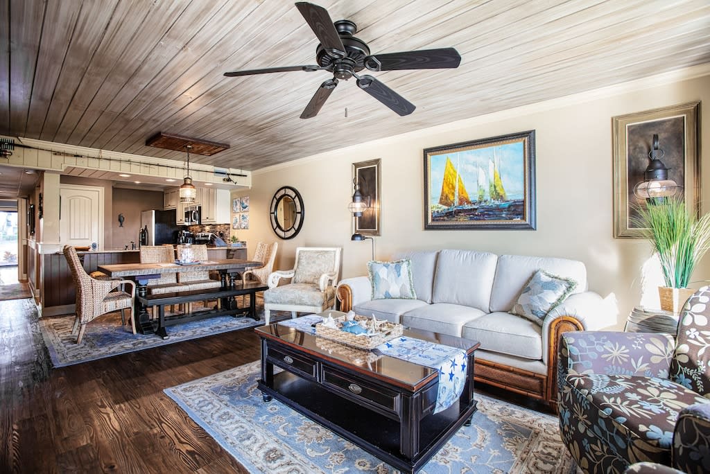 Living room & dining area