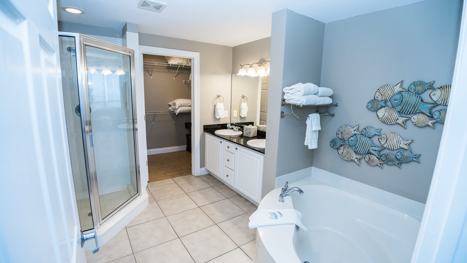 Soaking Tub, Shower, Double Sinks & Walk in Closet