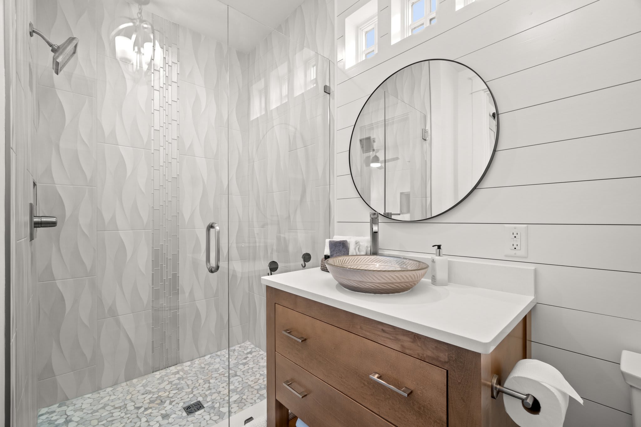 Queen Bedroom Full Bath