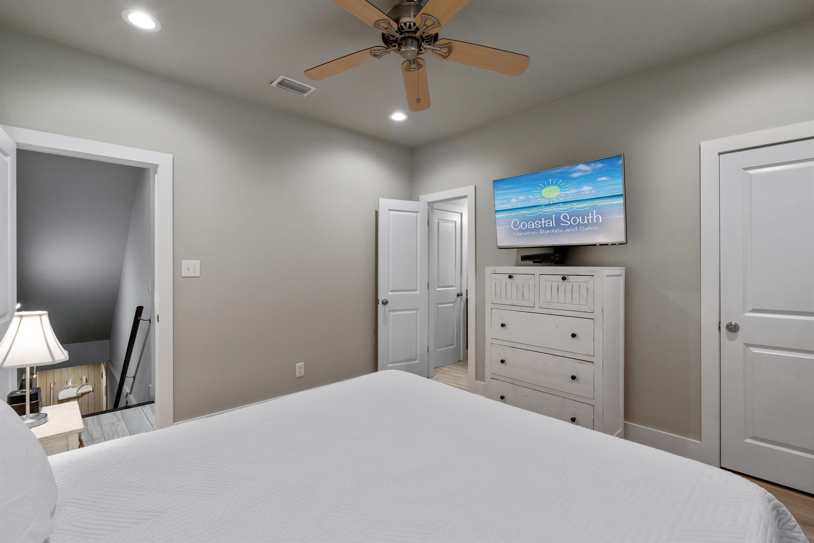 Downstairs Bedroom (King)