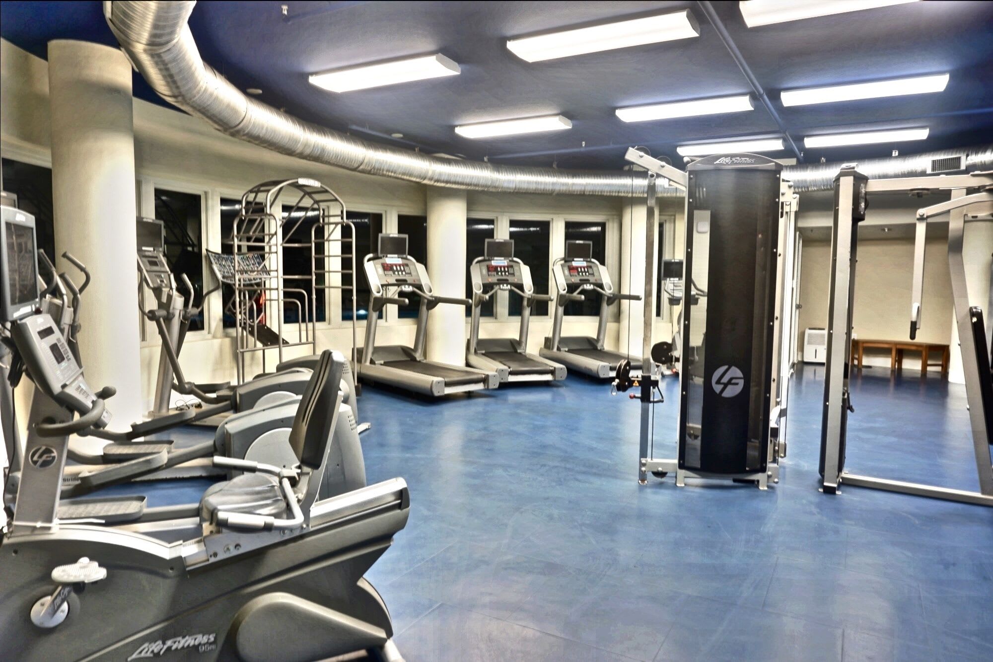 Fitness Room. beautiful veiws of the pool! Picture taken at night, Fitness Room. beautiful veiws of the pool! Picture taken at night,