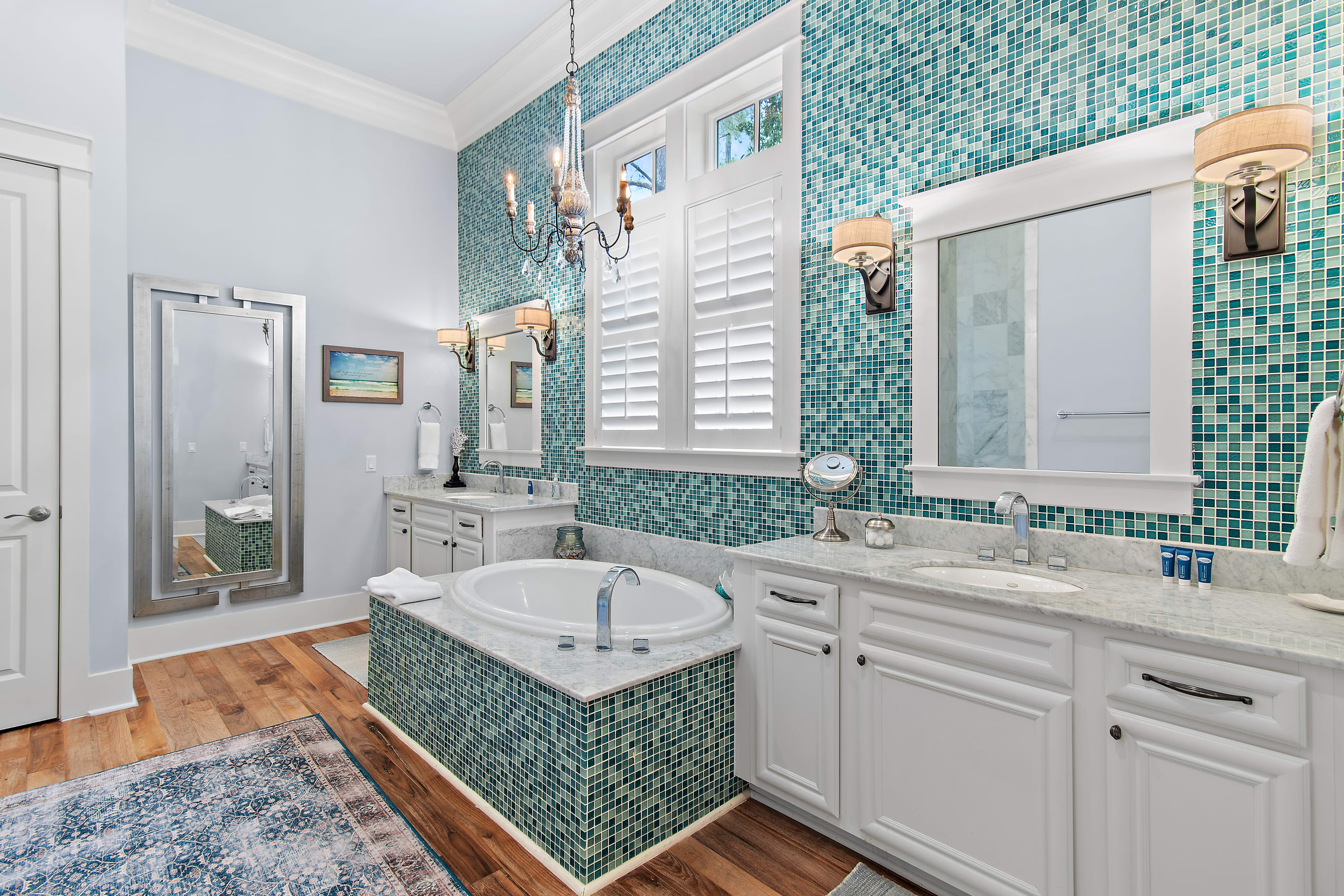 Soaking tub and large walk-in shower in master