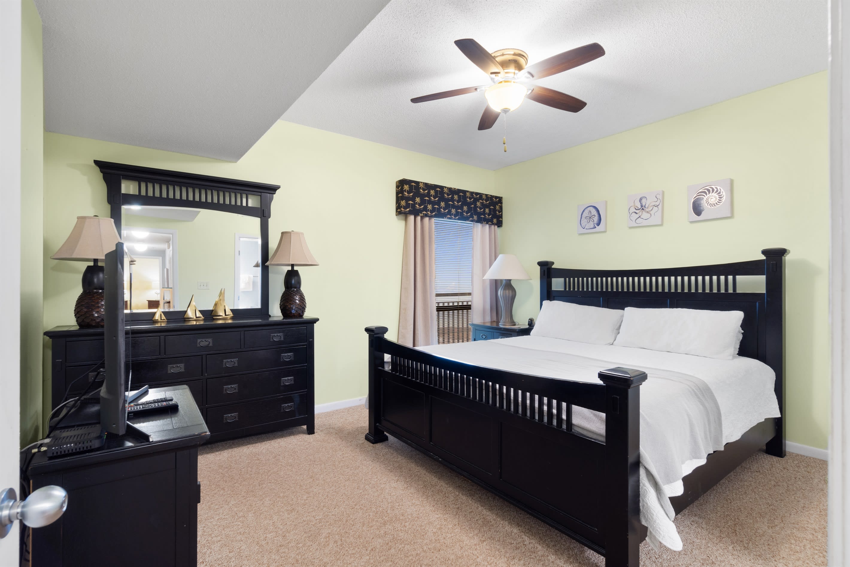 Guest Bedroom (King)