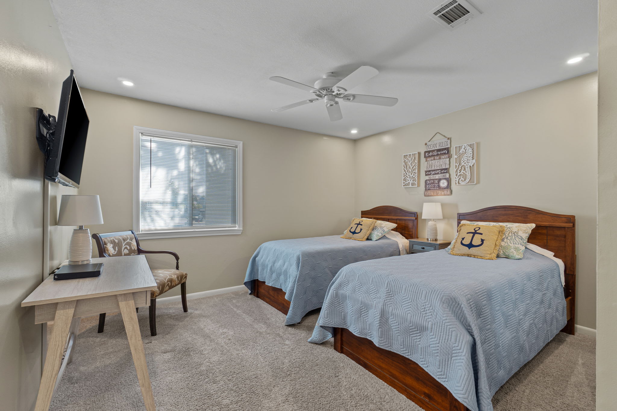 Guest Bedroom (2 Twins)