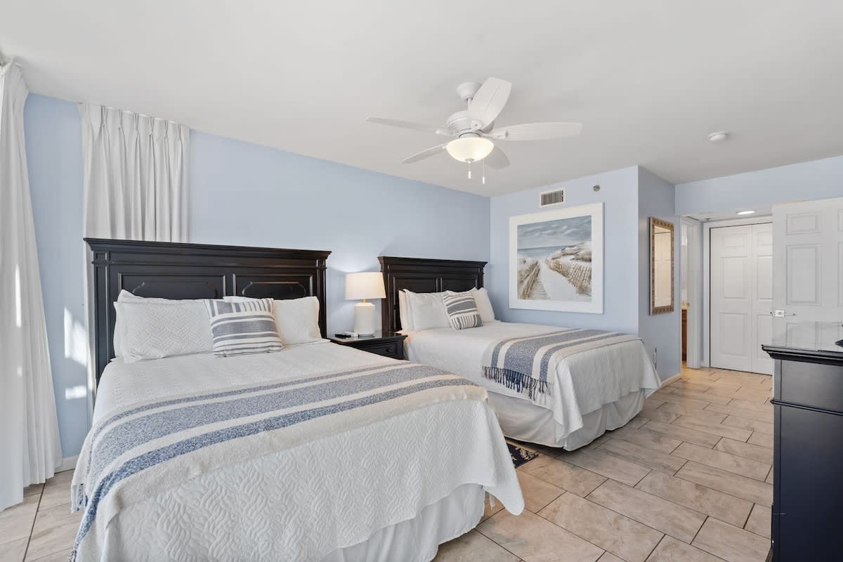 Suite 2 with two queens