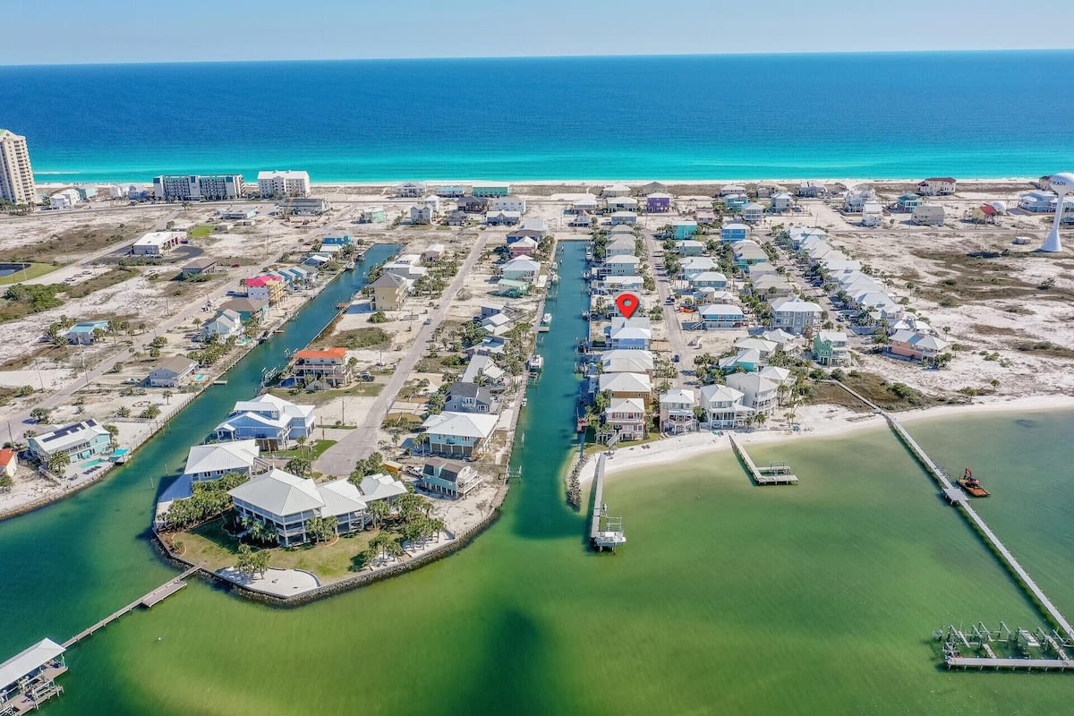 Welcome to OZ Island Retreat! Where the OCEAN Meets the BAY and You're HAPPY all Day!