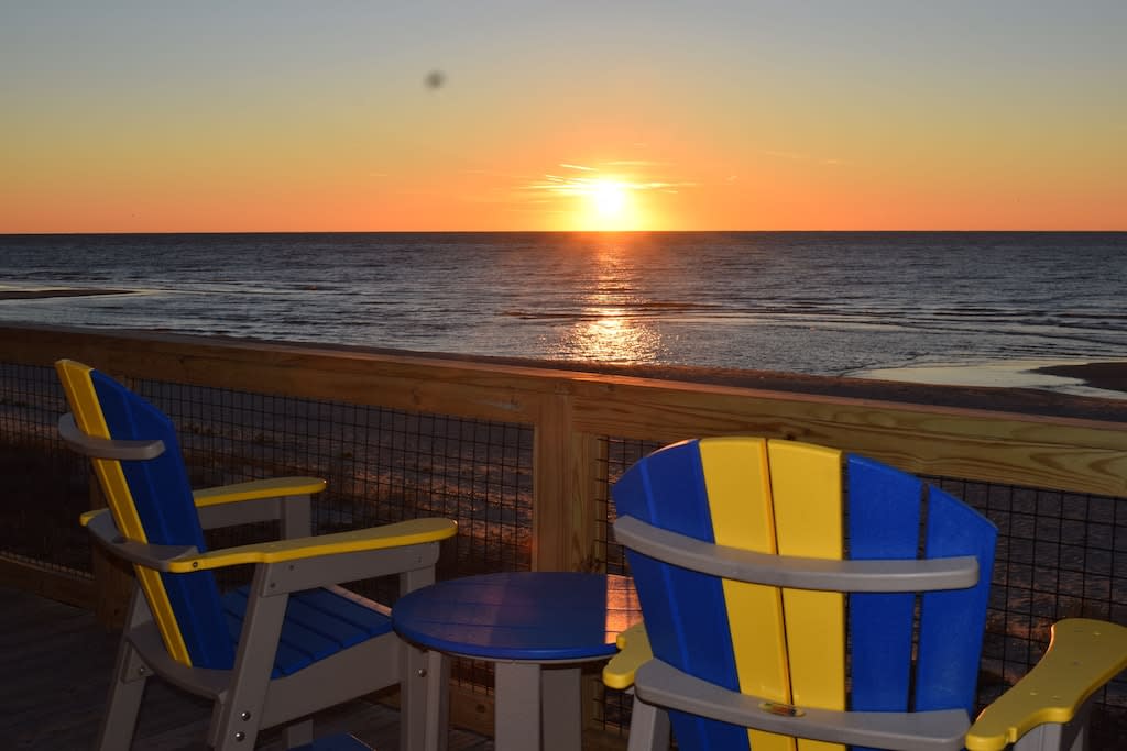 enjoy the sunsrises on the deck