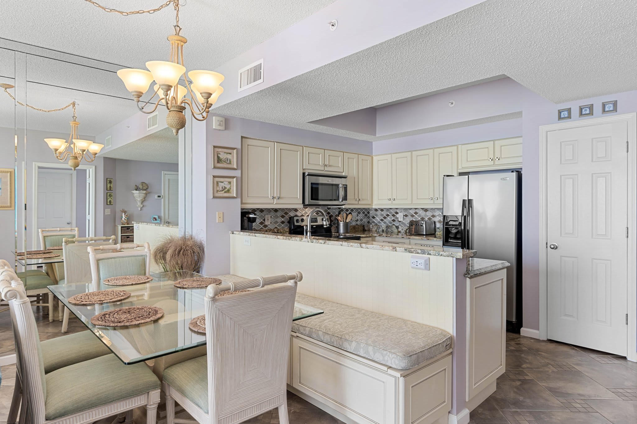 Kitchen bar seating offers a casual spot for coffee, snacks & conversation. Kitchen bar seating offers a casual spot for coffee, snacks & conversation.