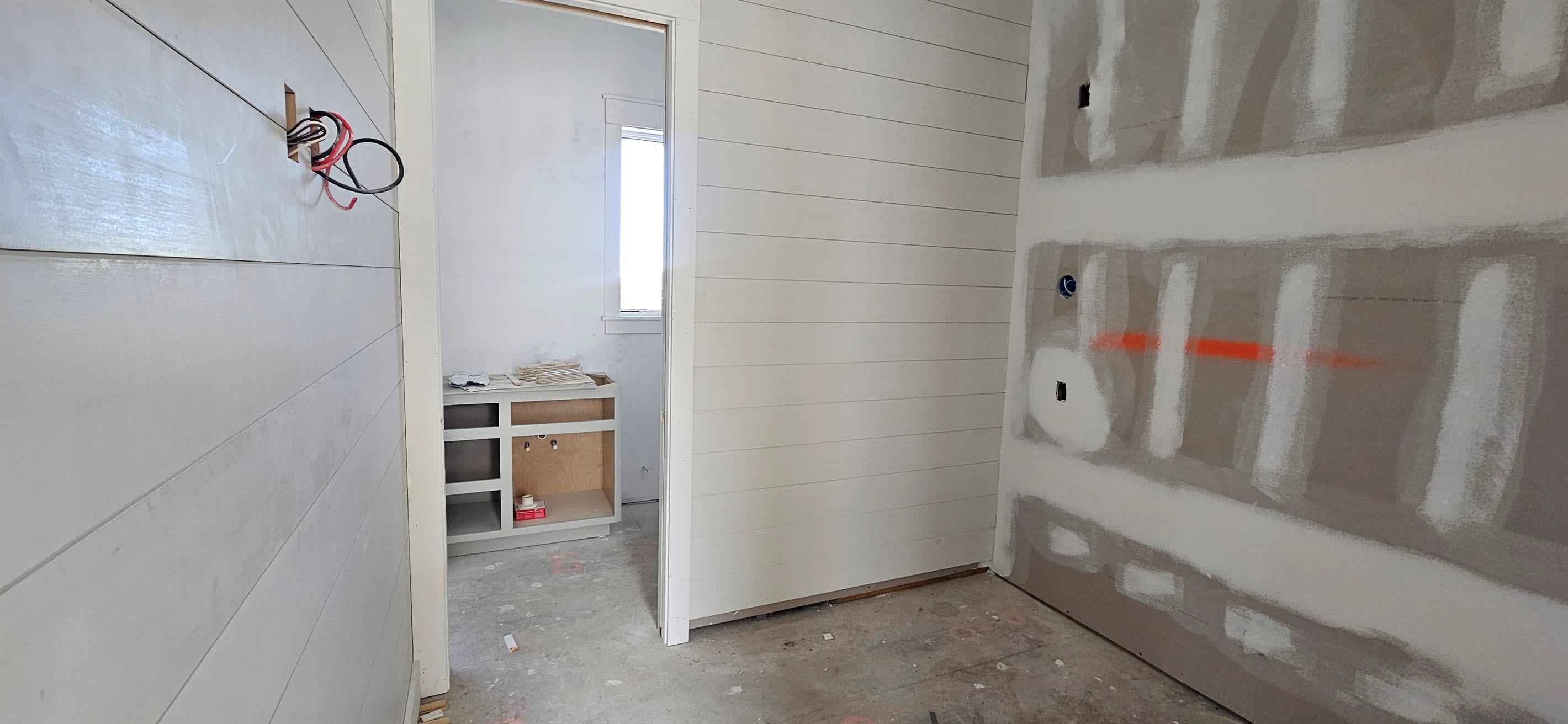 Bunk Nook with privacy Doors & access to bathroom shared with Queen Bedroom