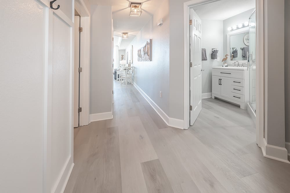 Open and inviting entry space with hooks