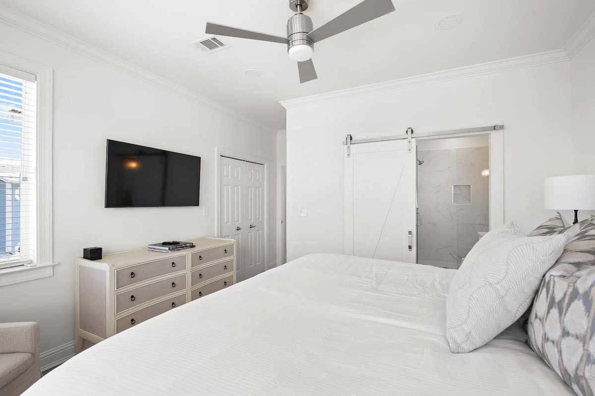 Third Floor: King Bedroom Ensuite