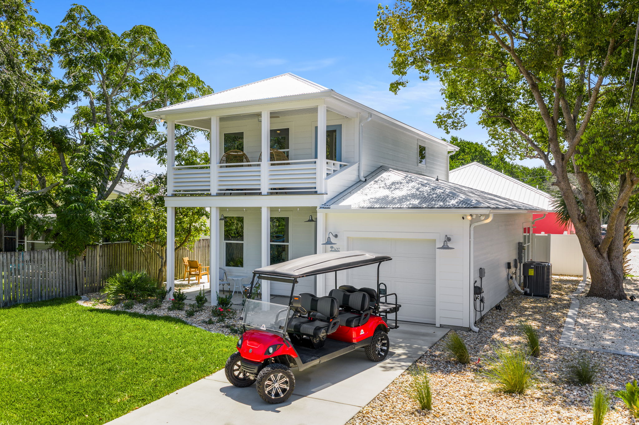 Enjoy the lovely two-floor home where you will find everything you need to have the best experience imaginable.