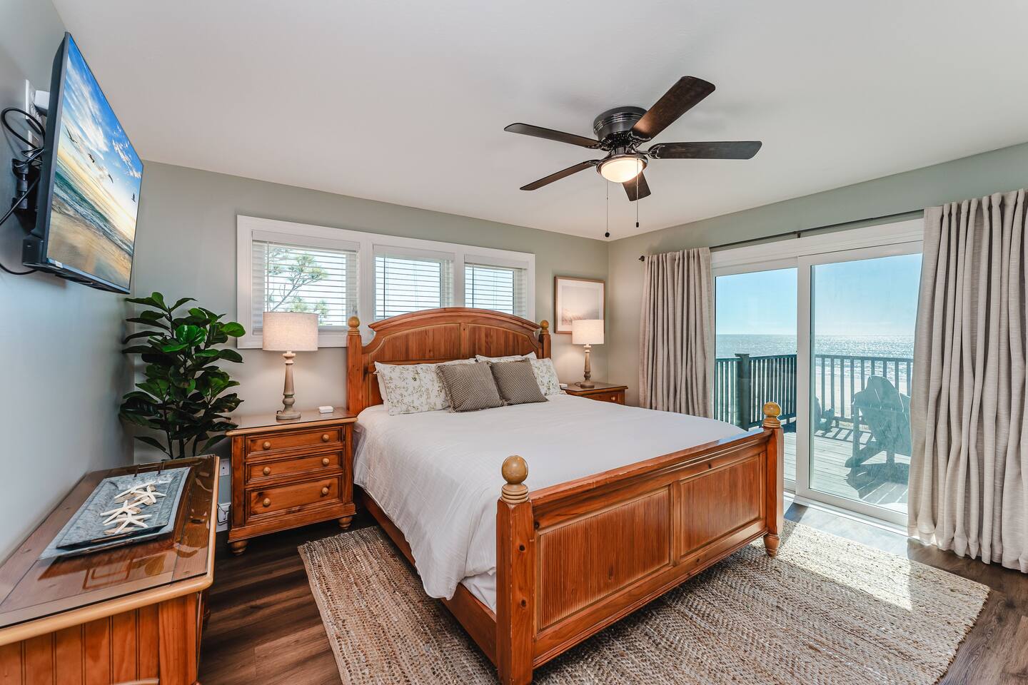 SunScape's Second Gulf-Front En Suite King Bedroom Opens to the Deck