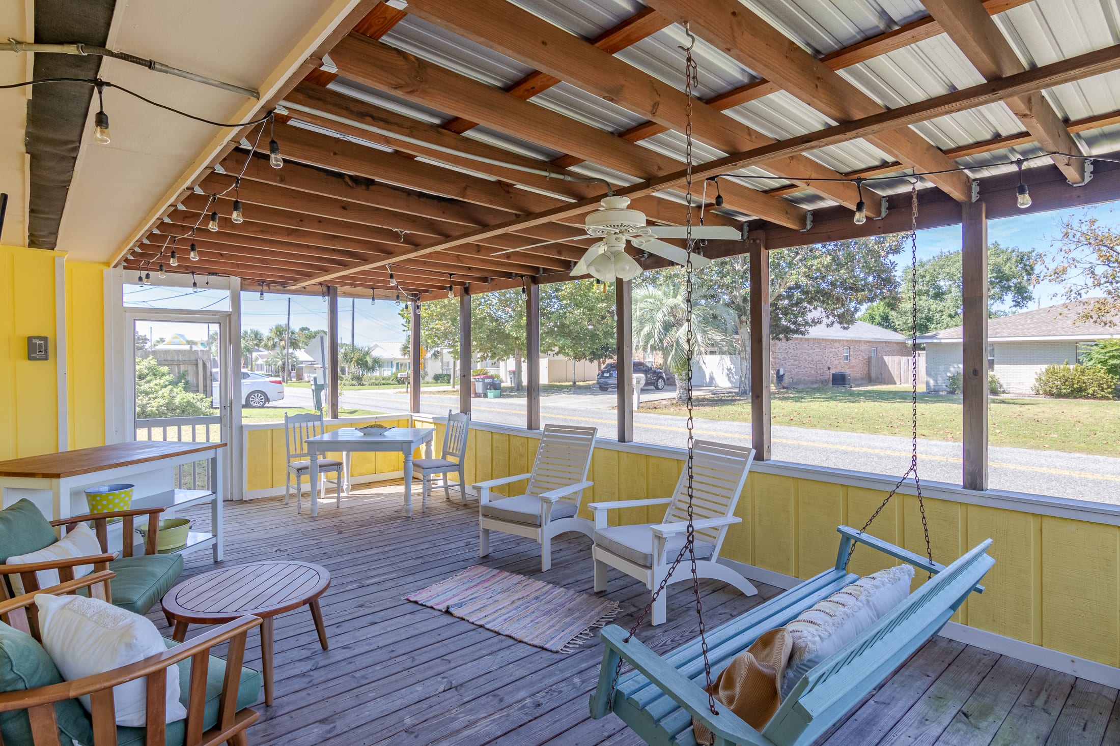 Screened Porch - Perfect for Listening to the Waves!