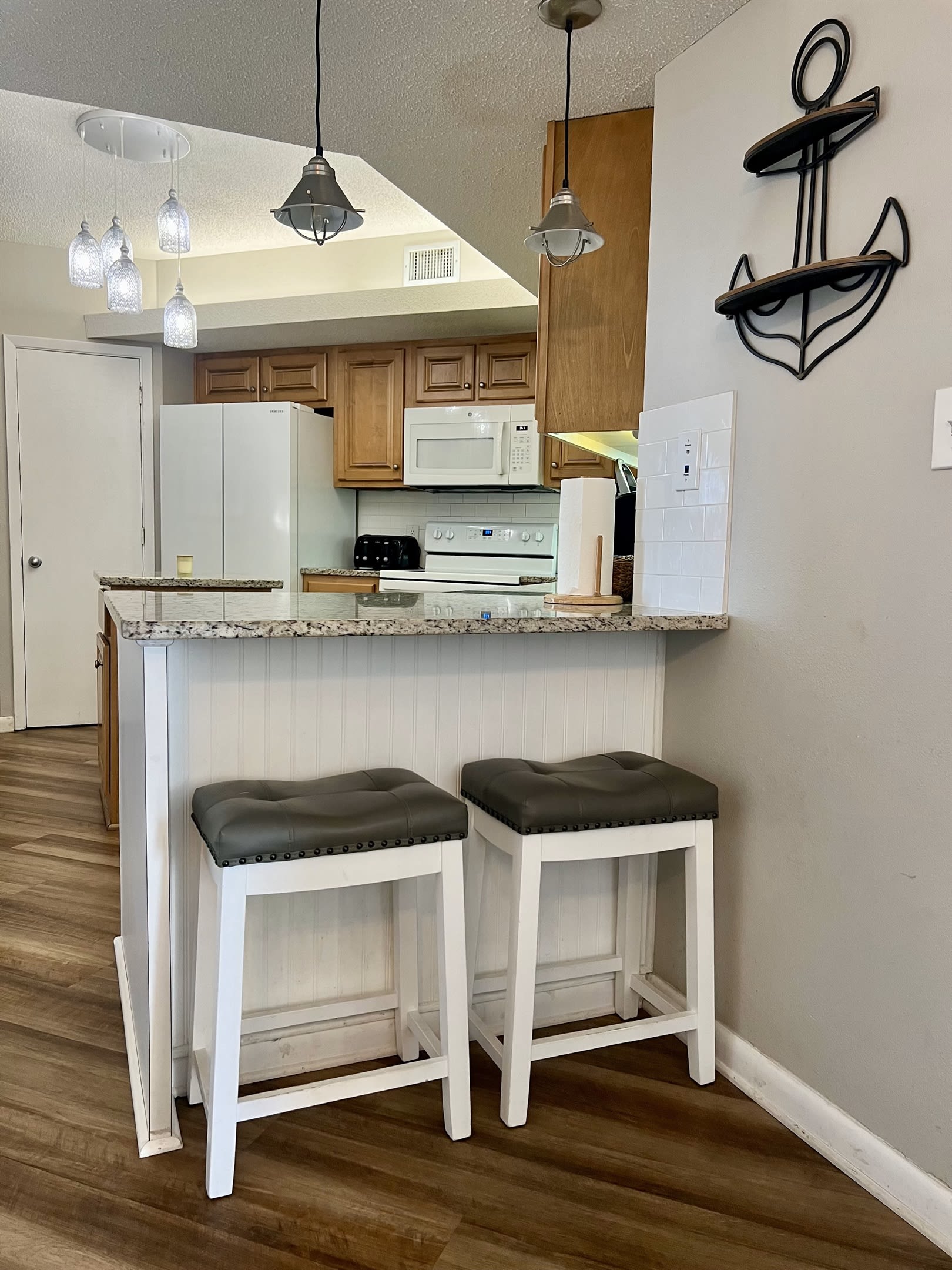 Breakfast or workstation seating