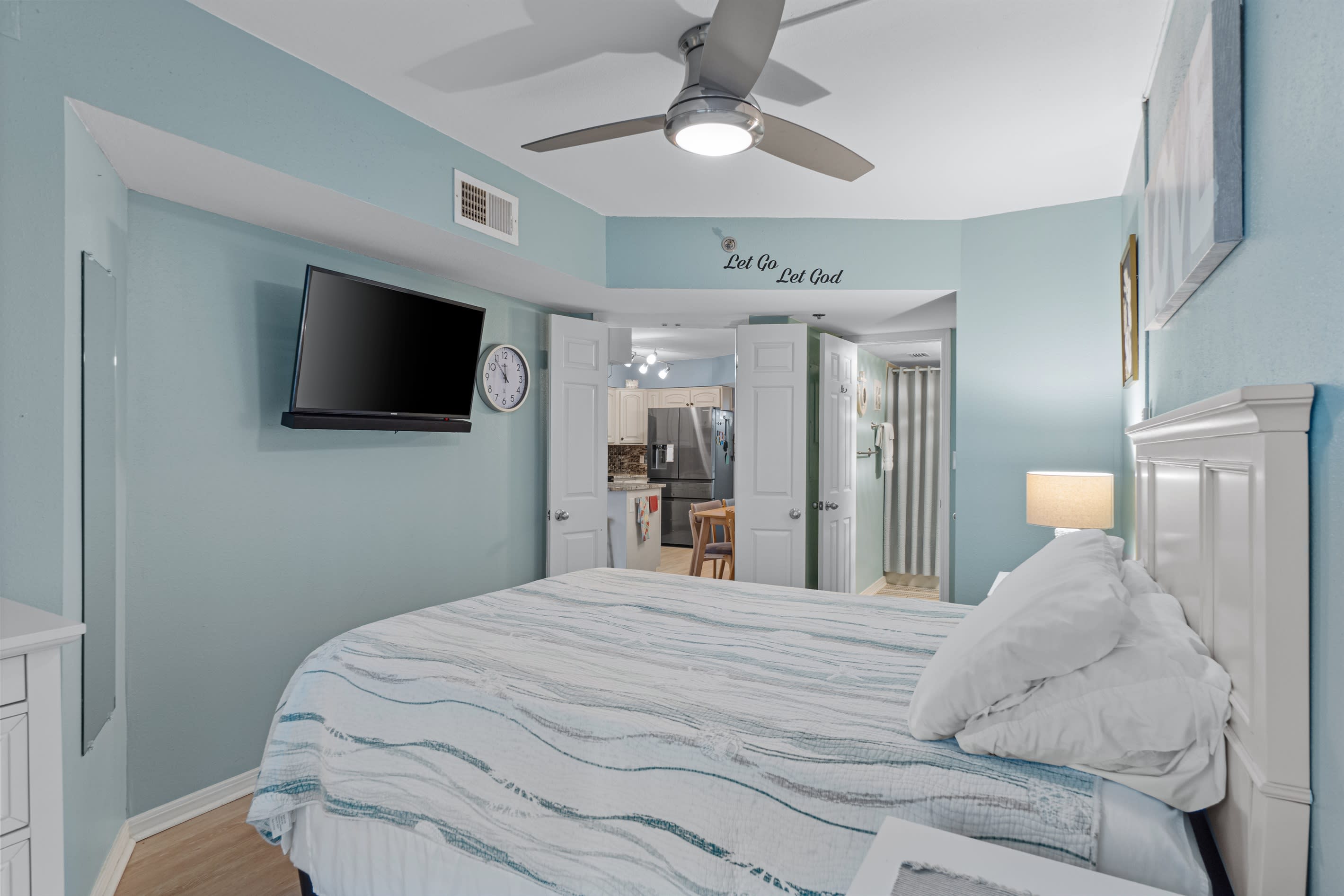 Master Bedroom (Queen)