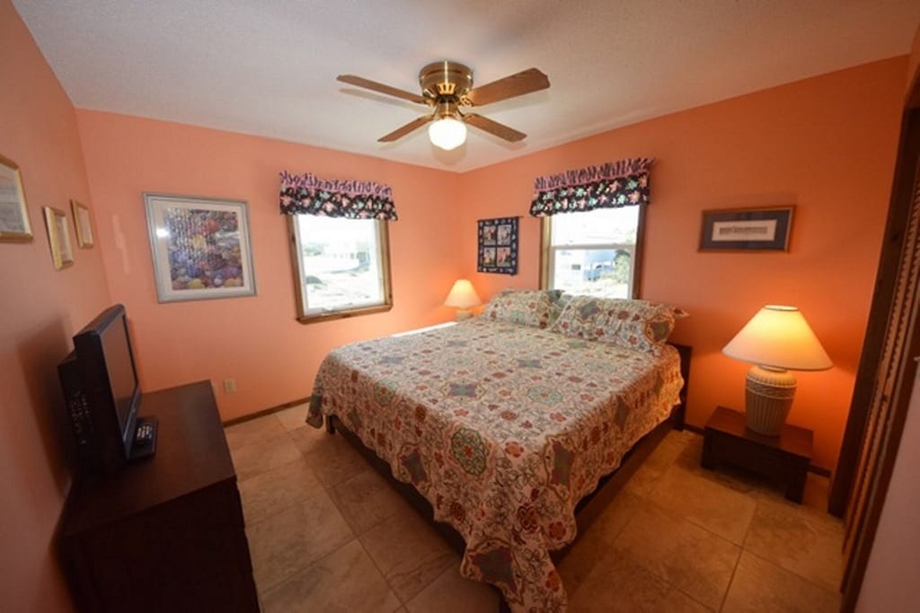 2nd bedroom with King bed