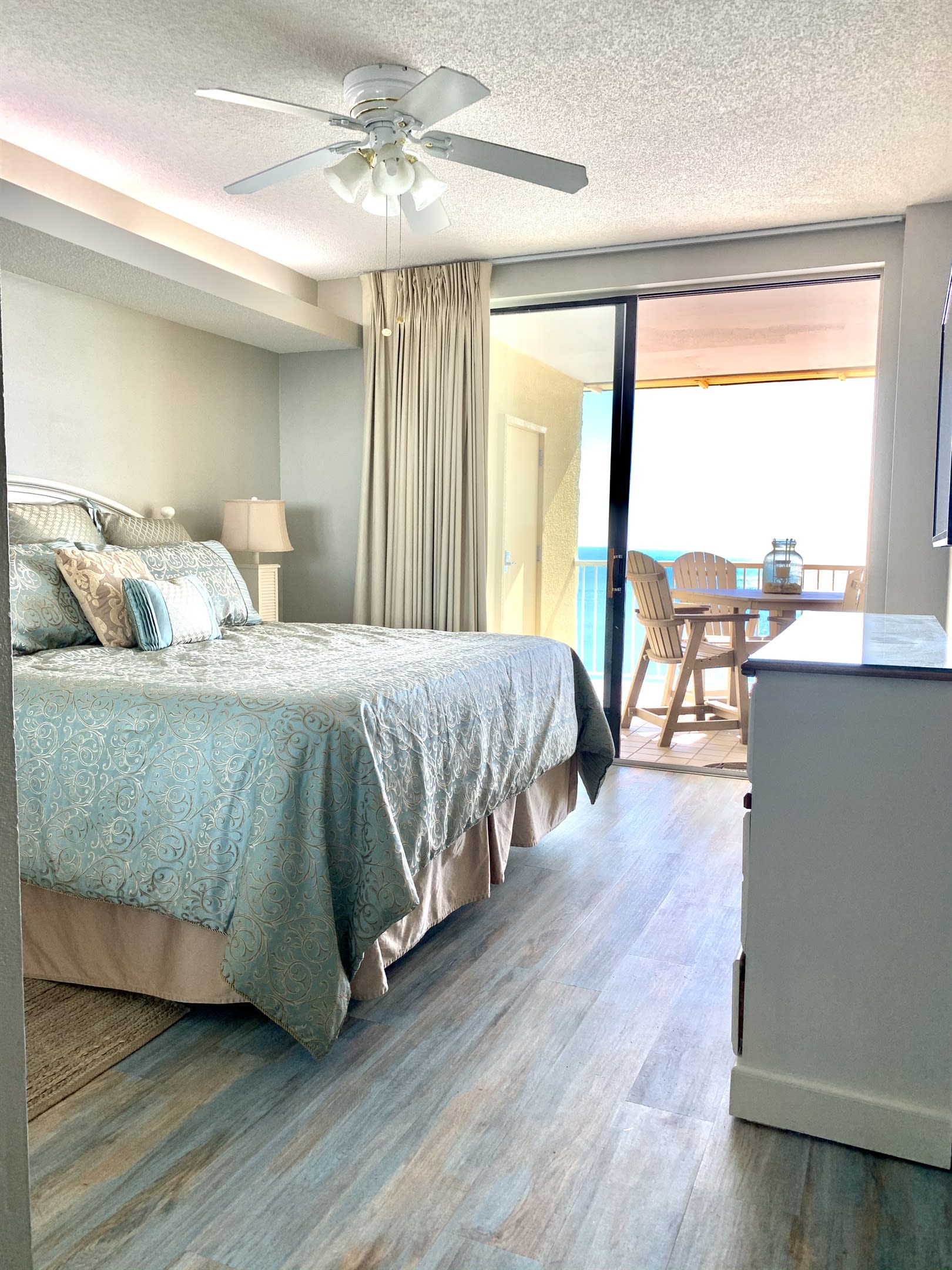 Master w/ 50” HDTV