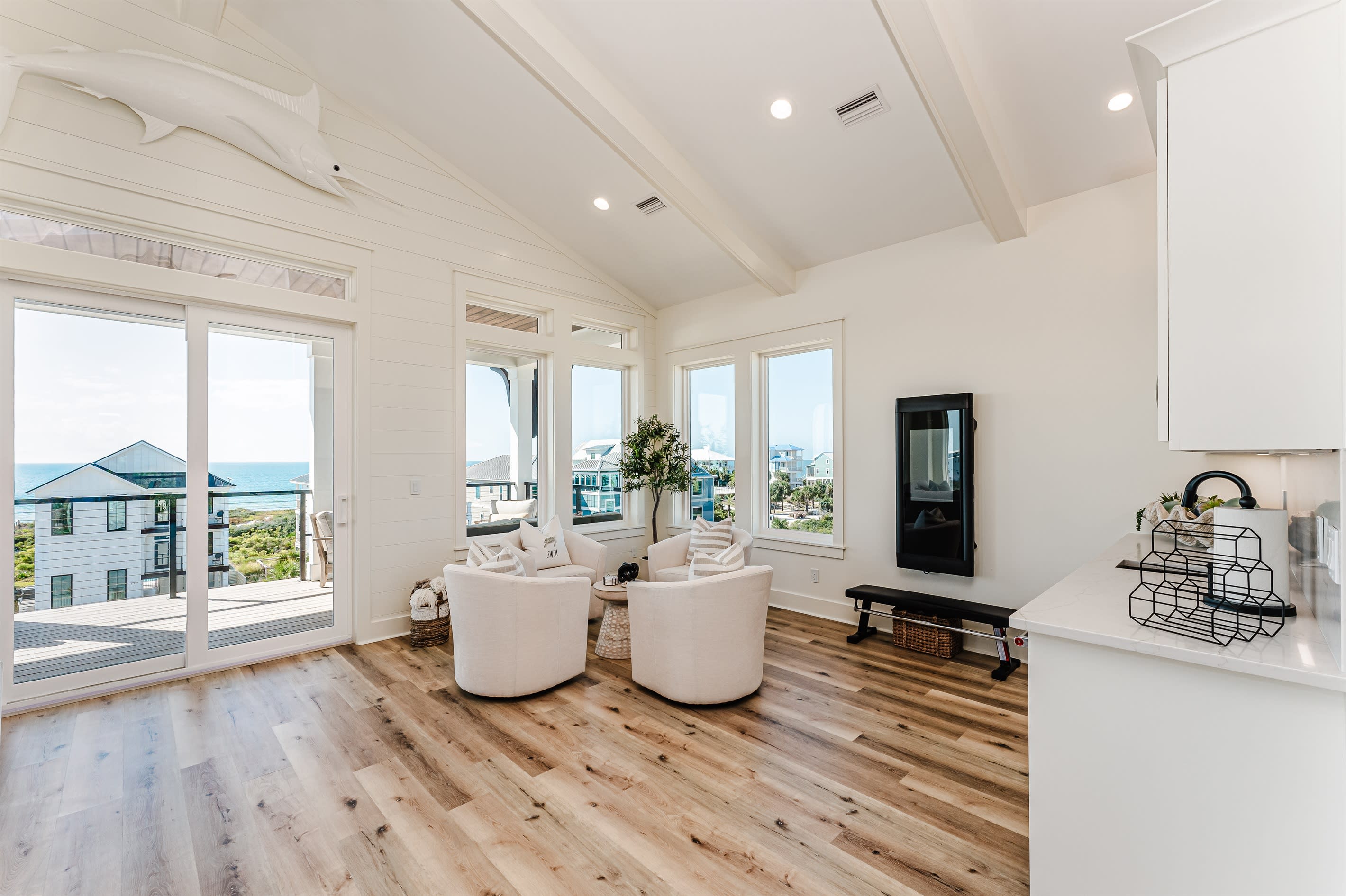 Sitting Area, Tonal, Wet Bar